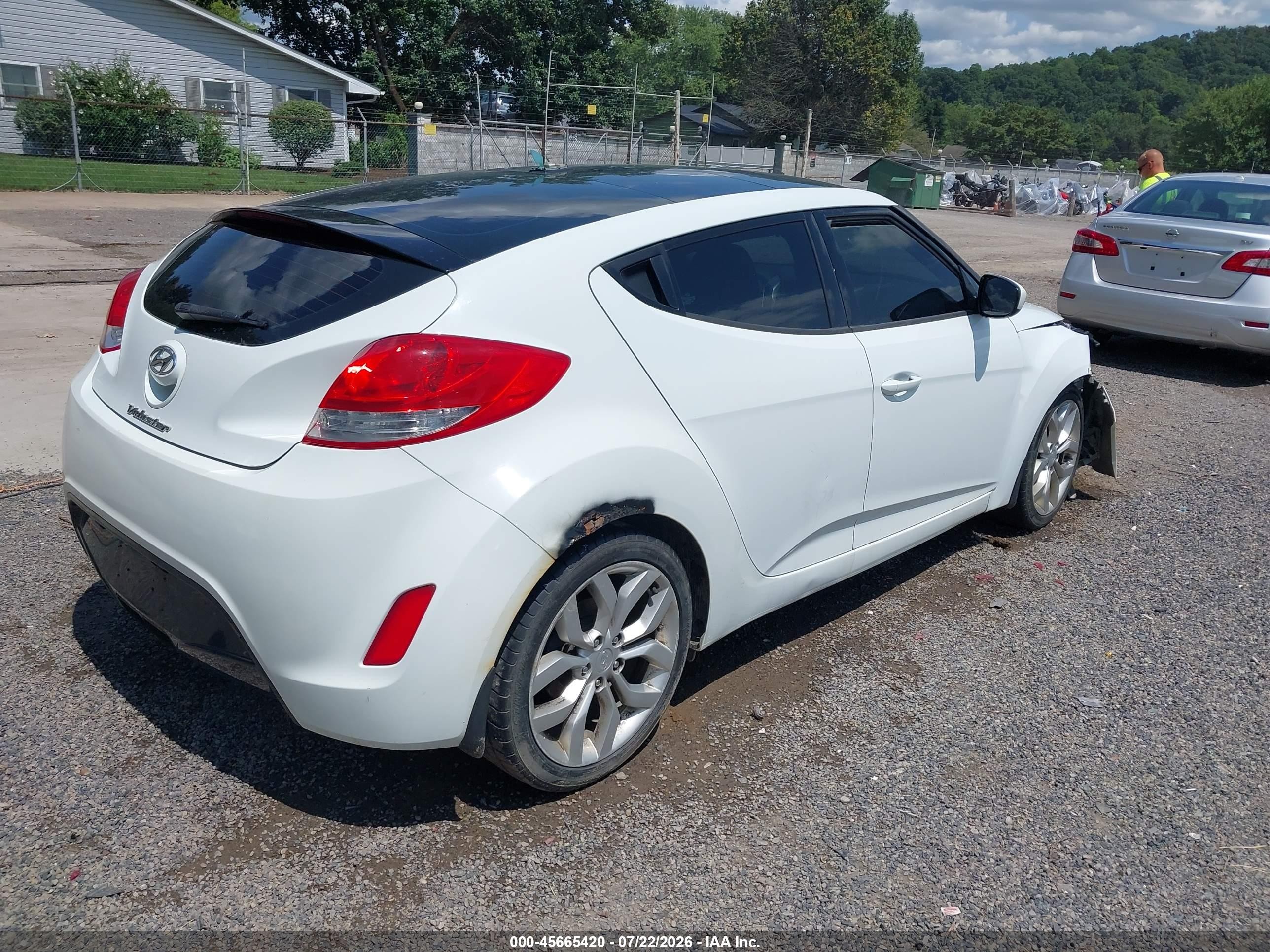 2013 Hyundai Veloster Base W/black White vin: KMHTC6ADXDU170238