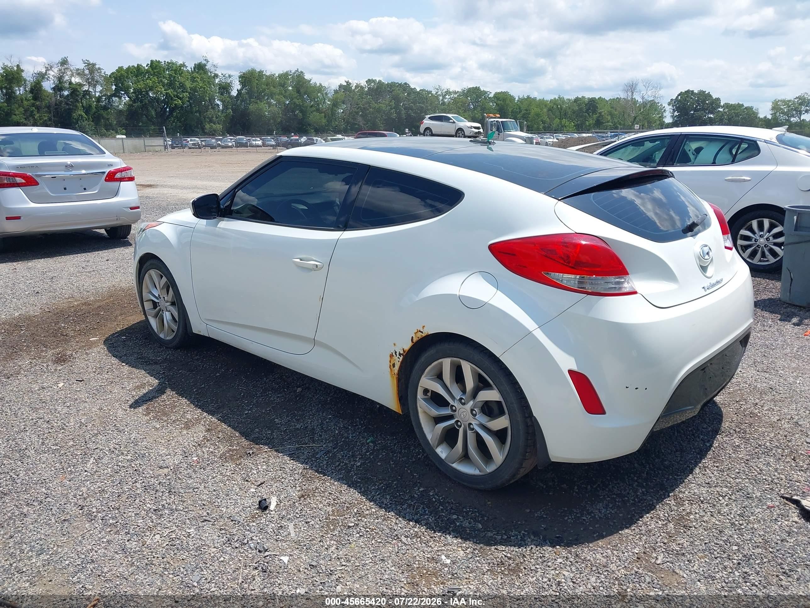 2013 Hyundai Veloster Base W/black White vin: KMHTC6ADXDU170238