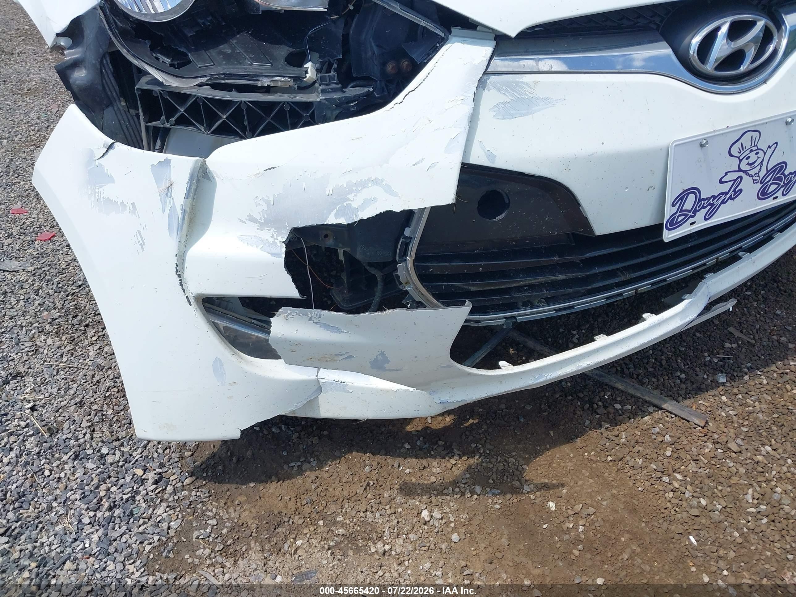 2013 Hyundai Veloster Base W/black White vin: KMHTC6ADXDU170238