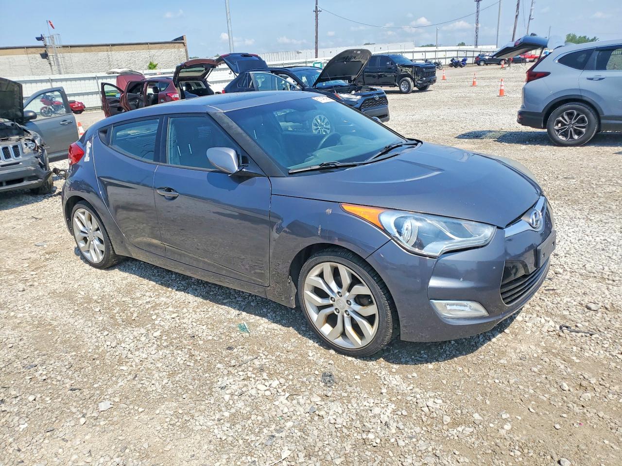 2013 Hyundai Veloster Base Gray vin: KMHTC6ADXDU172099