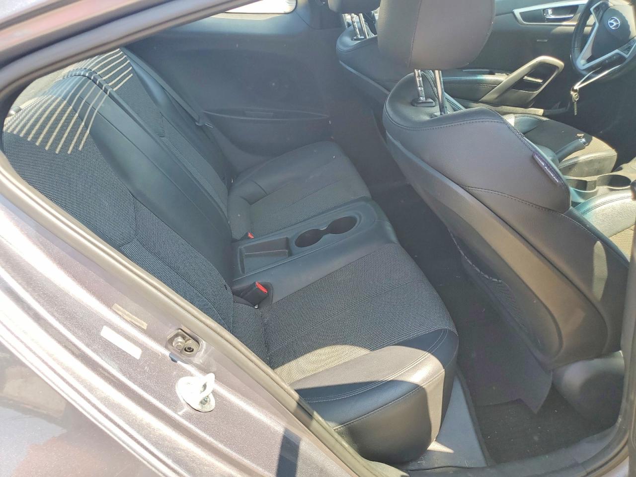 2013 Hyundai Veloster Base Gray vin: KMHTC6ADXDU172099