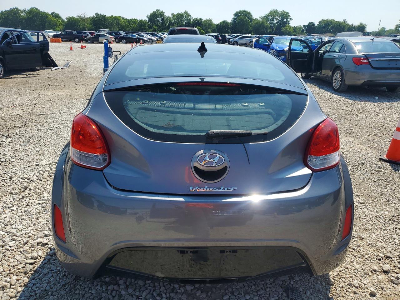 2013 Hyundai Veloster Base Gray vin: KMHTC6ADXDU172099