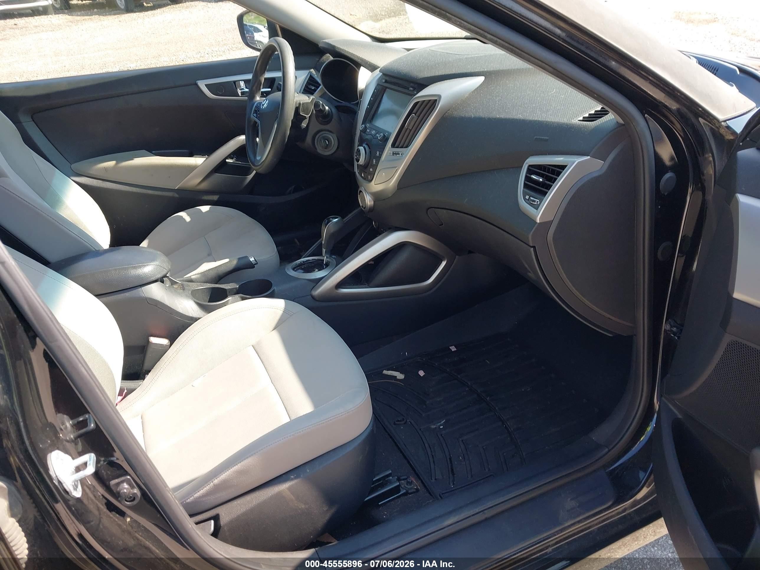 2013 Hyundai Veloster Base W/gray Black vin: KMHTC6ADXDU175889