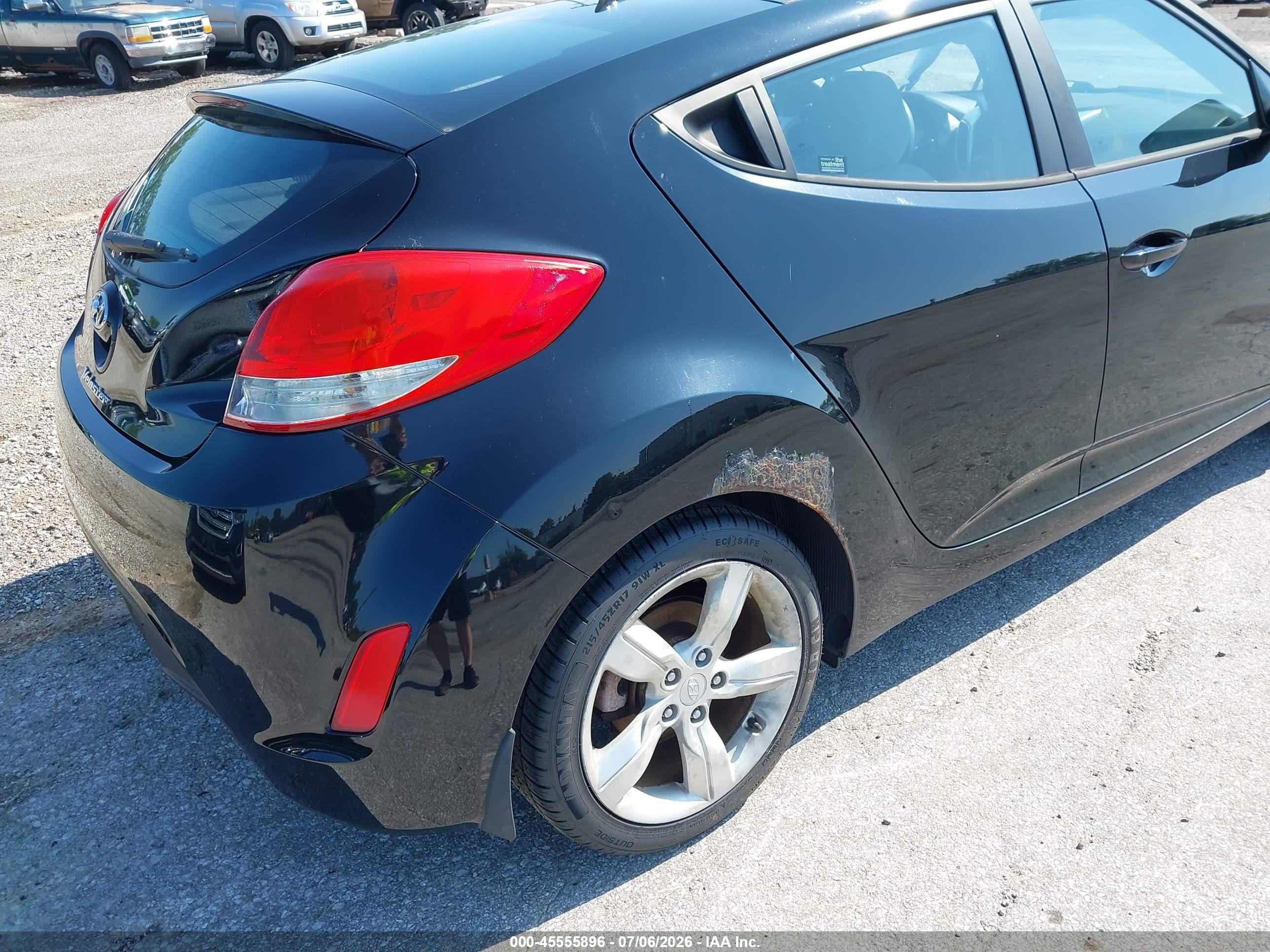 2013 Hyundai Veloster Base W/gray Black vin: KMHTC6ADXDU175889
