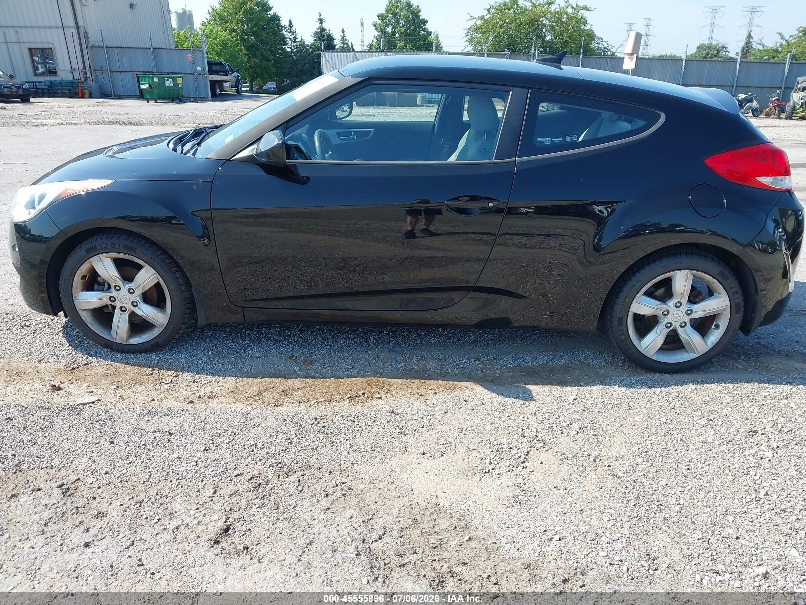 2013 Hyundai Veloster Base W/gray Black vin: KMHTC6ADXDU175889