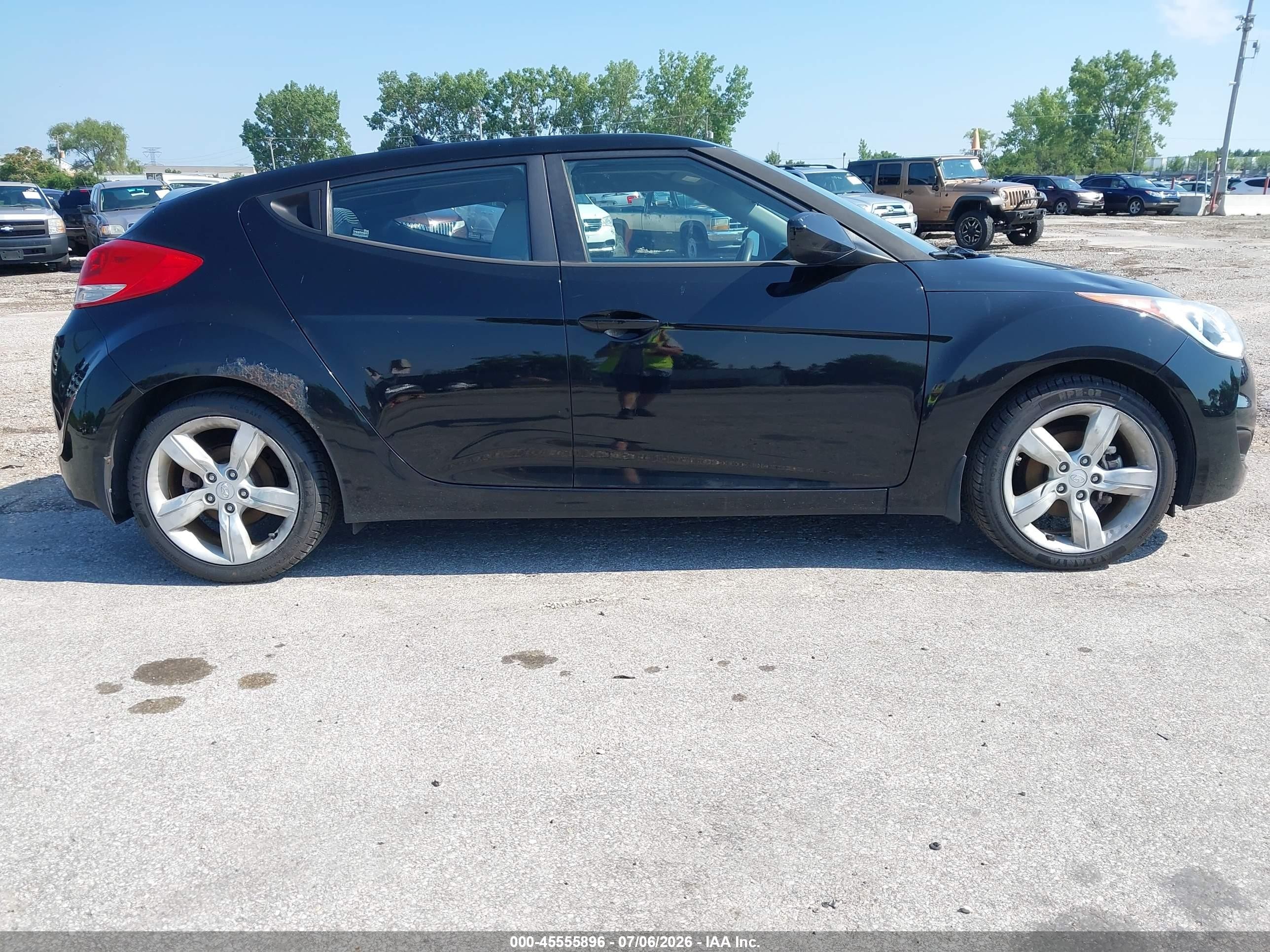 2013 Hyundai Veloster Base W/gray Black vin: KMHTC6ADXDU175889