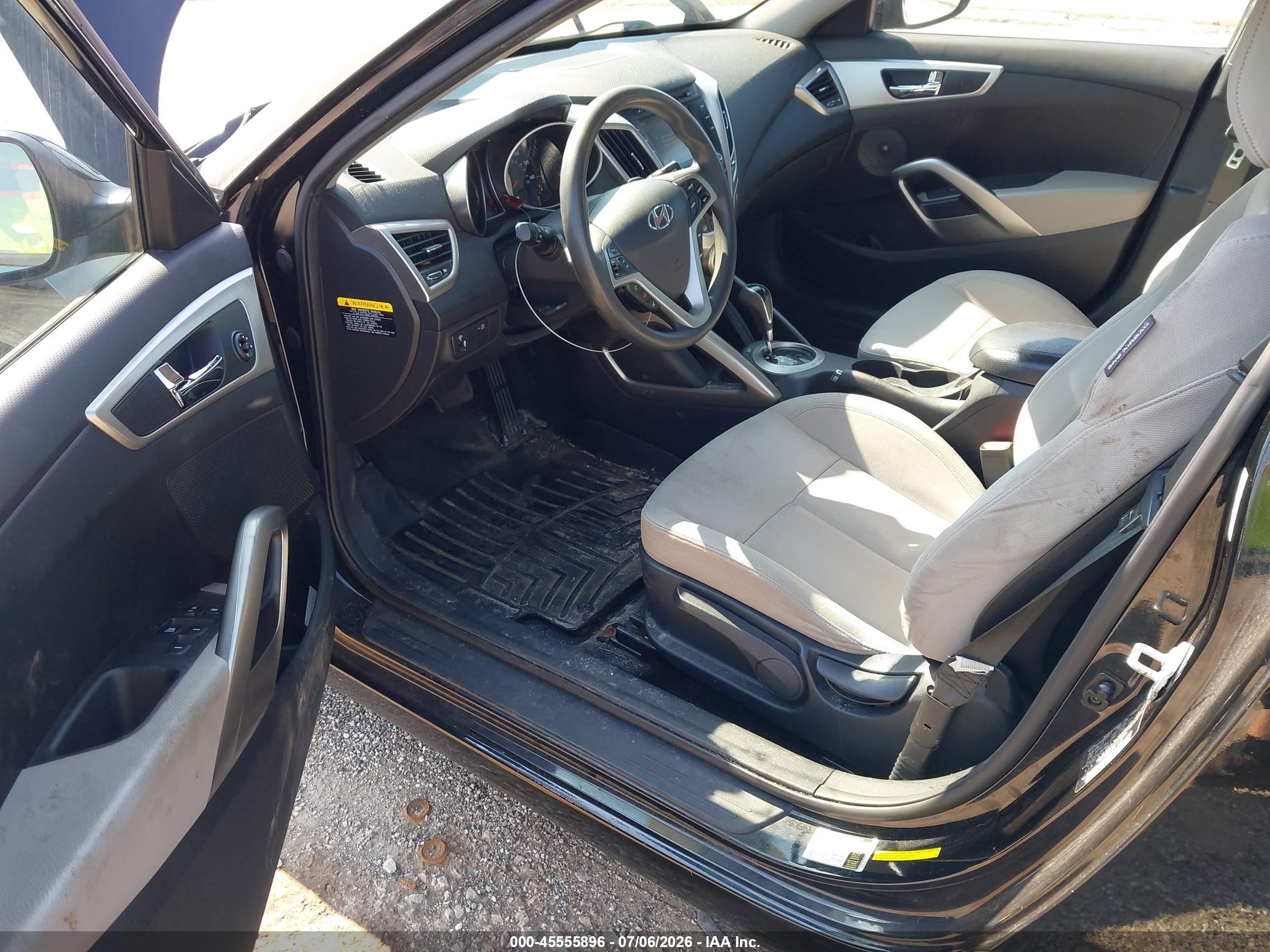 2013 Hyundai Veloster Base W/gray Black vin: KMHTC6ADXDU175889