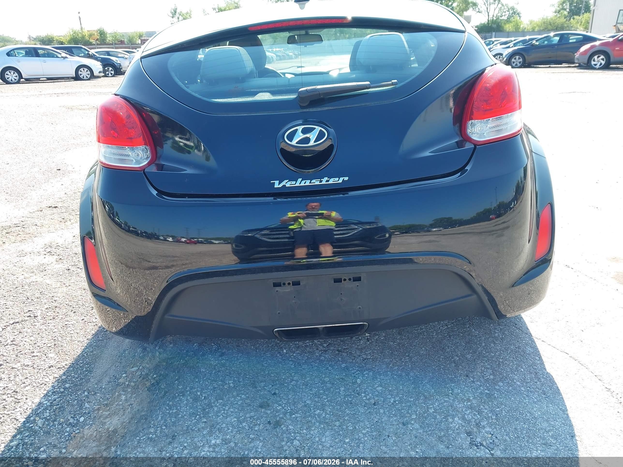 2013 Hyundai Veloster Base W/gray Black vin: KMHTC6ADXDU175889