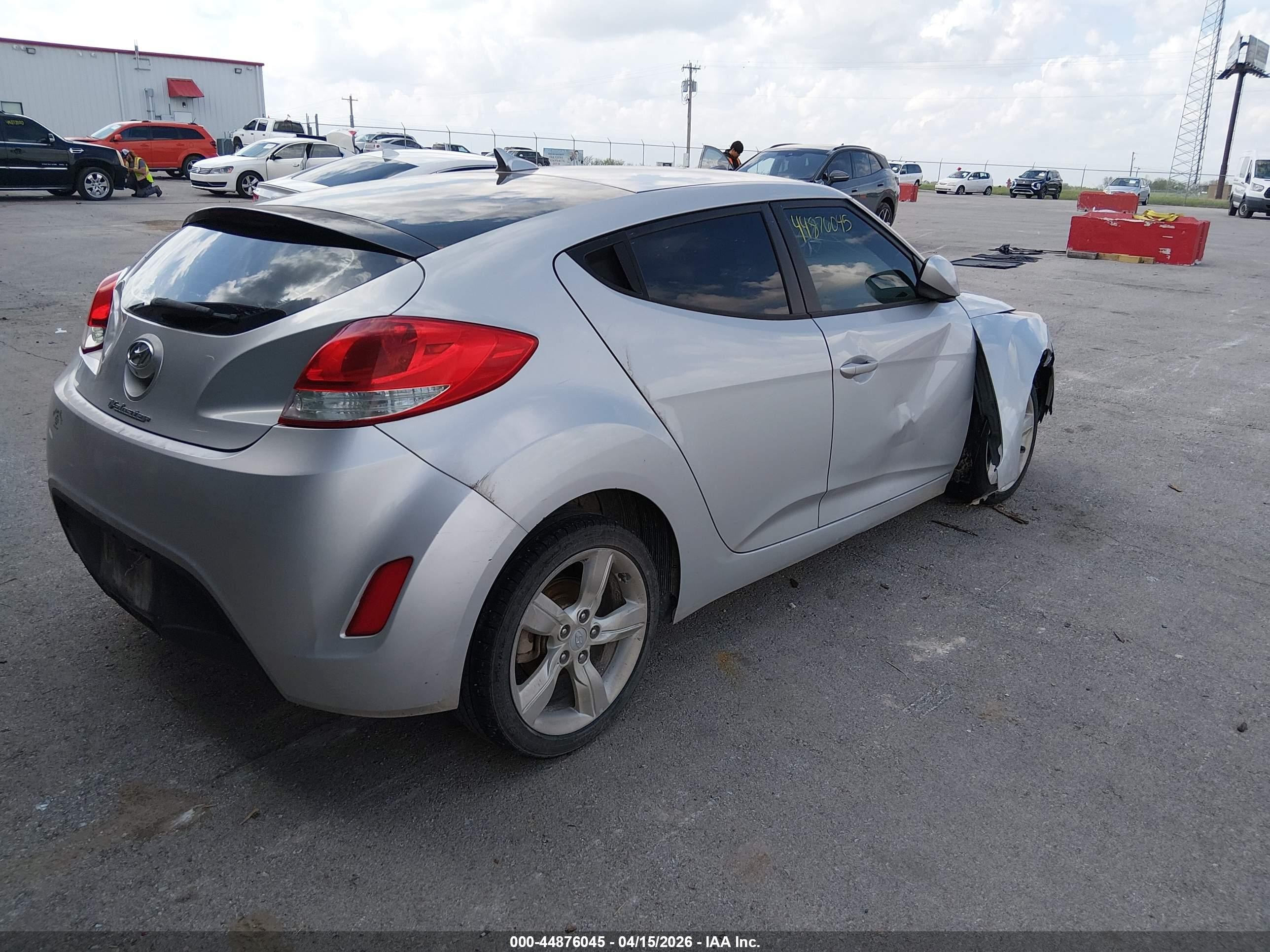 2015 Hyundai Veloster   Silver vin: KMHTC6ADXFU229484