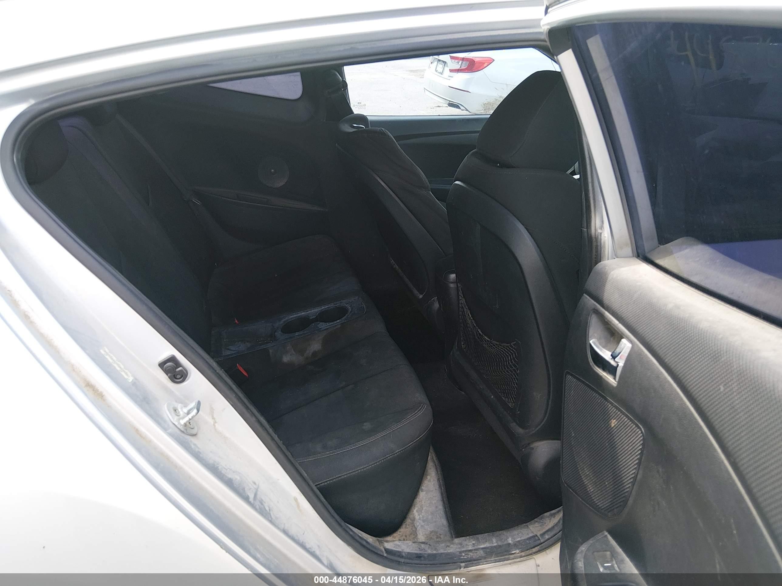 2015 Hyundai Veloster   Silver vin: KMHTC6ADXFU229484
