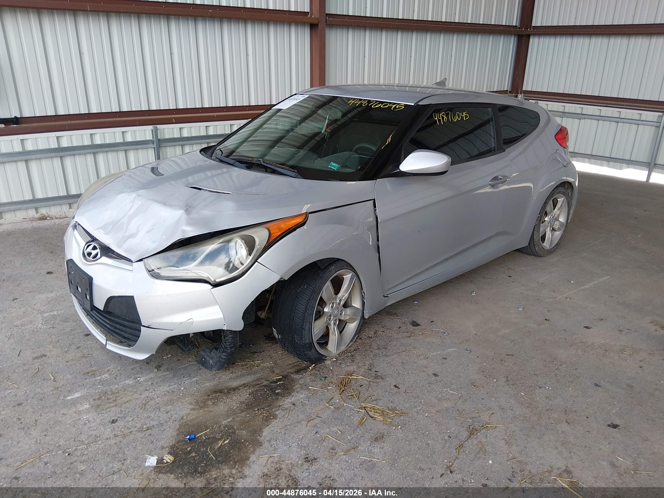 2015 Hyundai Veloster   Silver vin: KMHTC6ADXFU229484