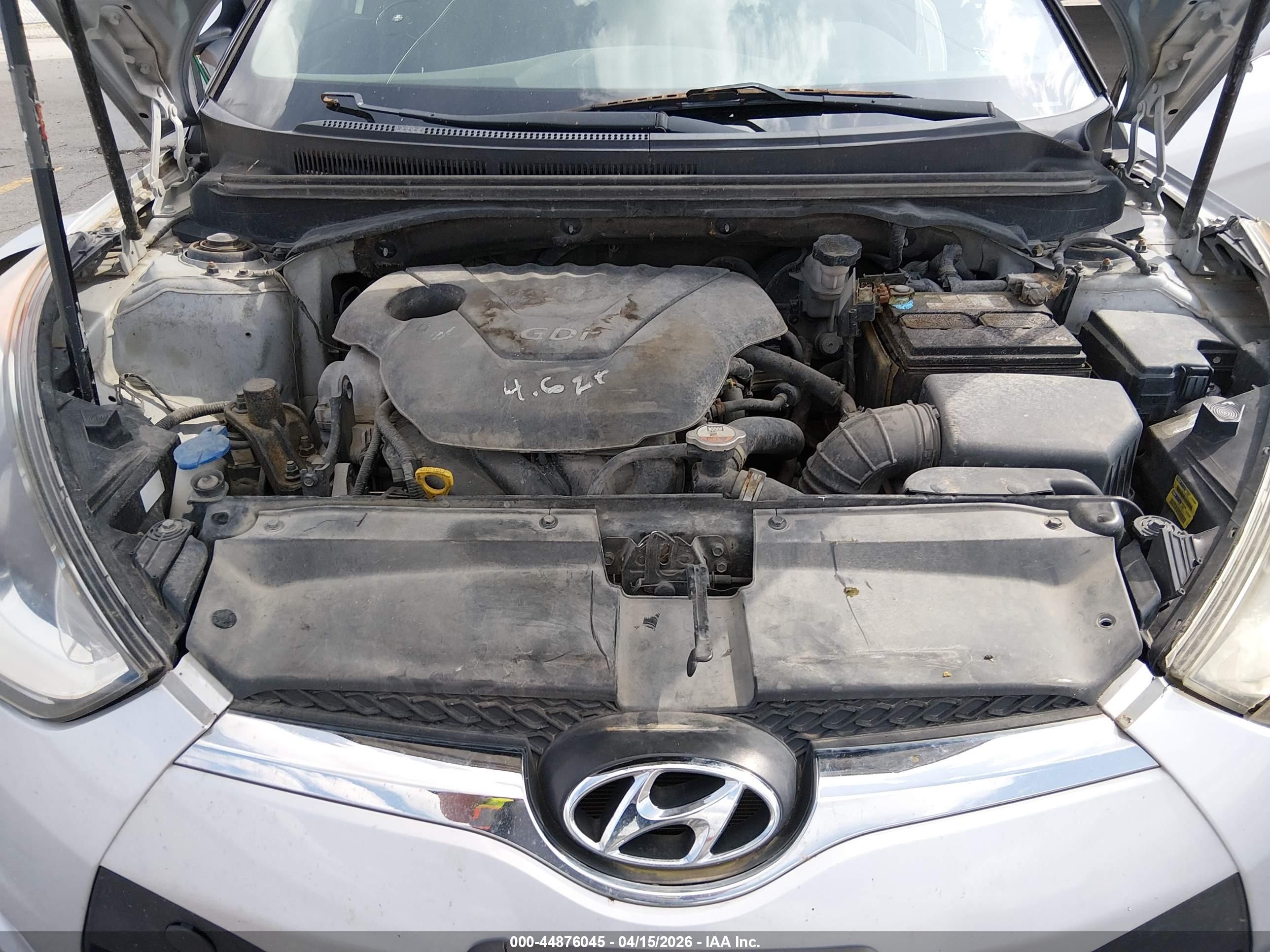 2015 Hyundai Veloster   Silver vin: KMHTC6ADXFU229484
