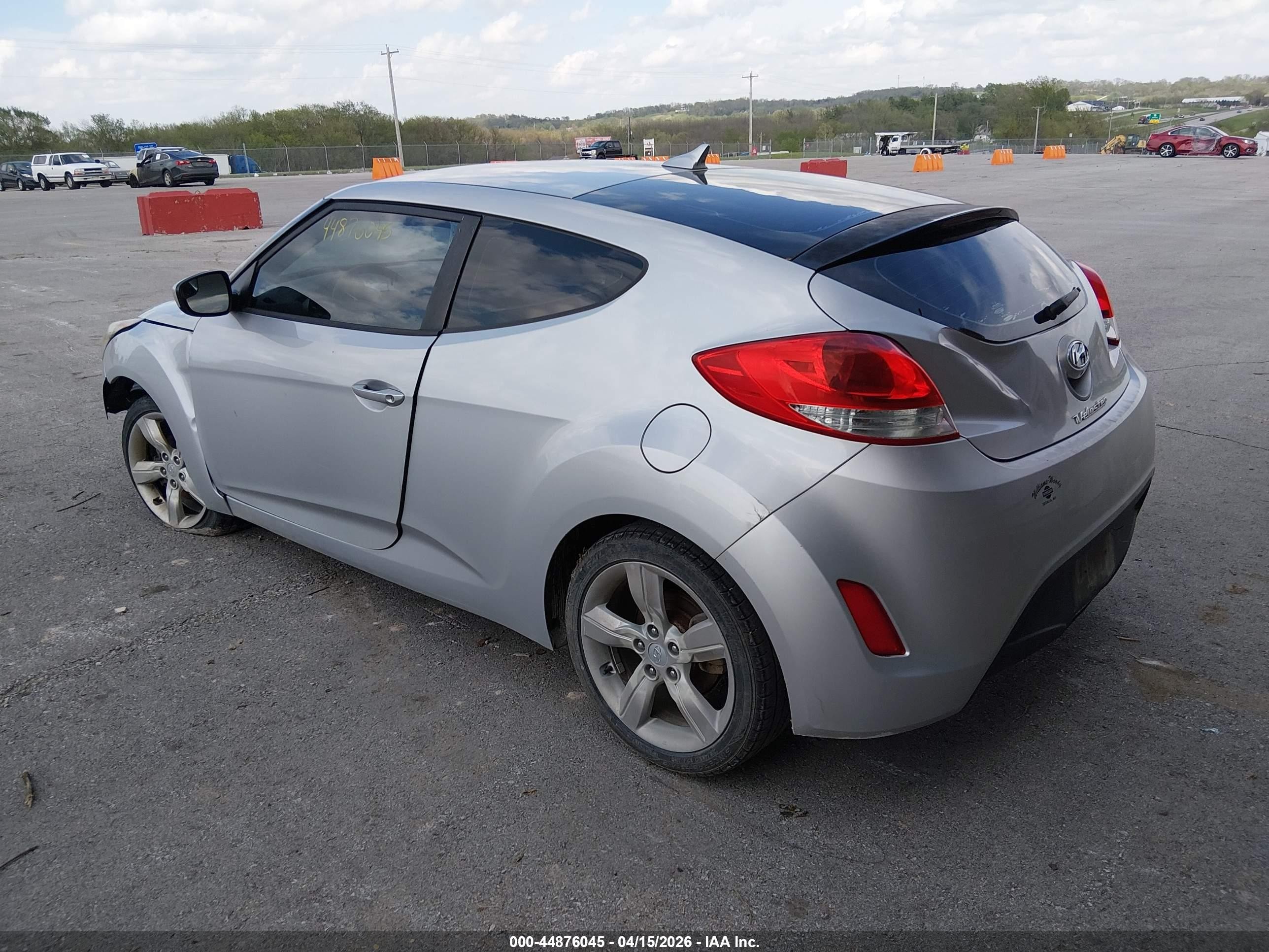 2015 Hyundai Veloster   Silver vin: KMHTC6ADXFU229484