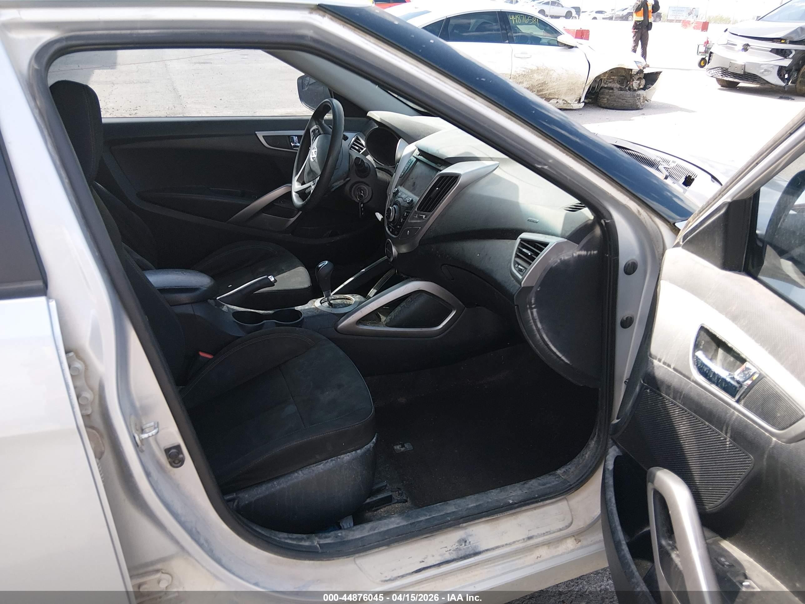2015 Hyundai Veloster   Silver vin: KMHTC6ADXFU229484