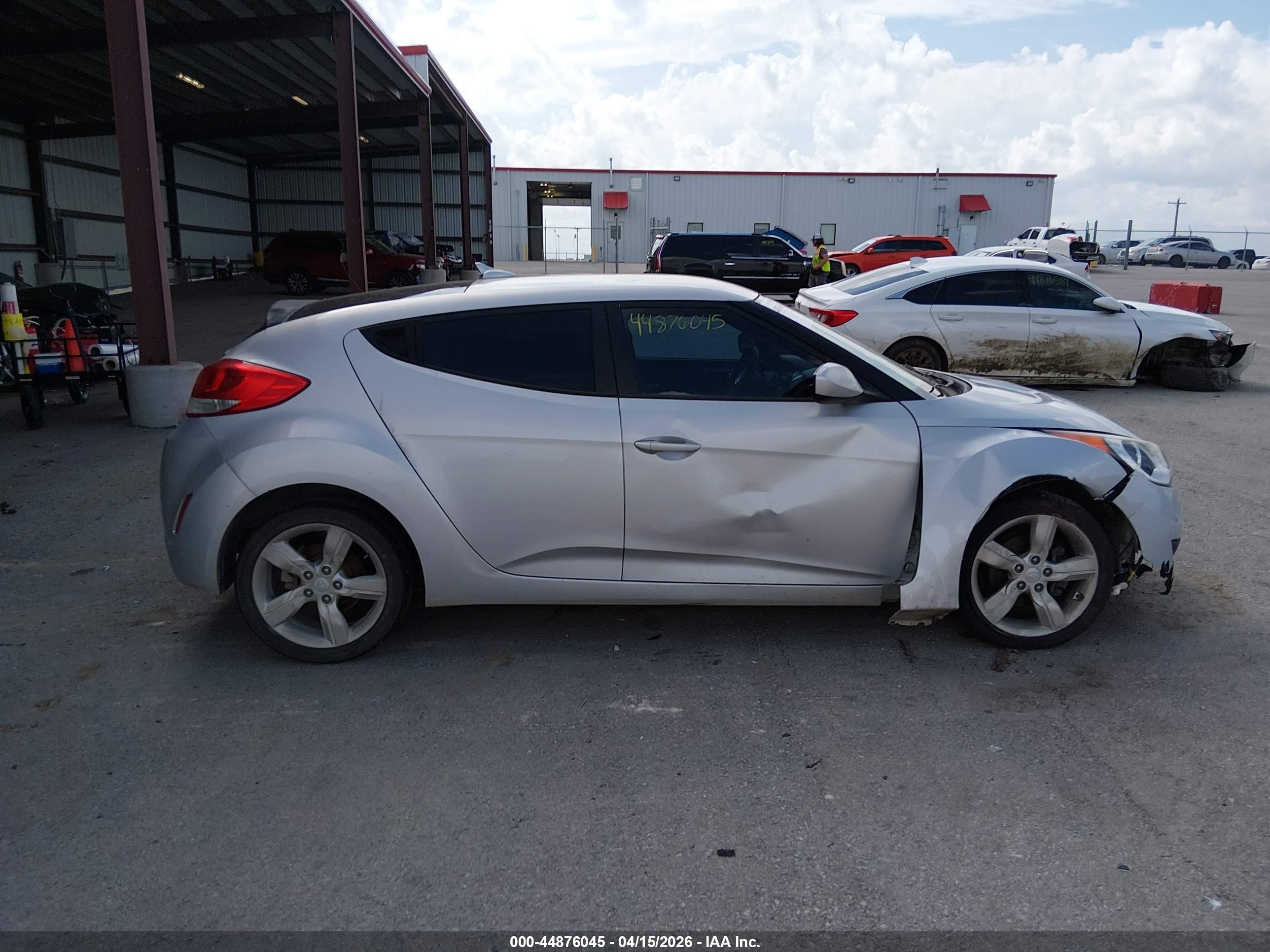 2015 Hyundai Veloster   Silver vin: KMHTC6ADXFU229484