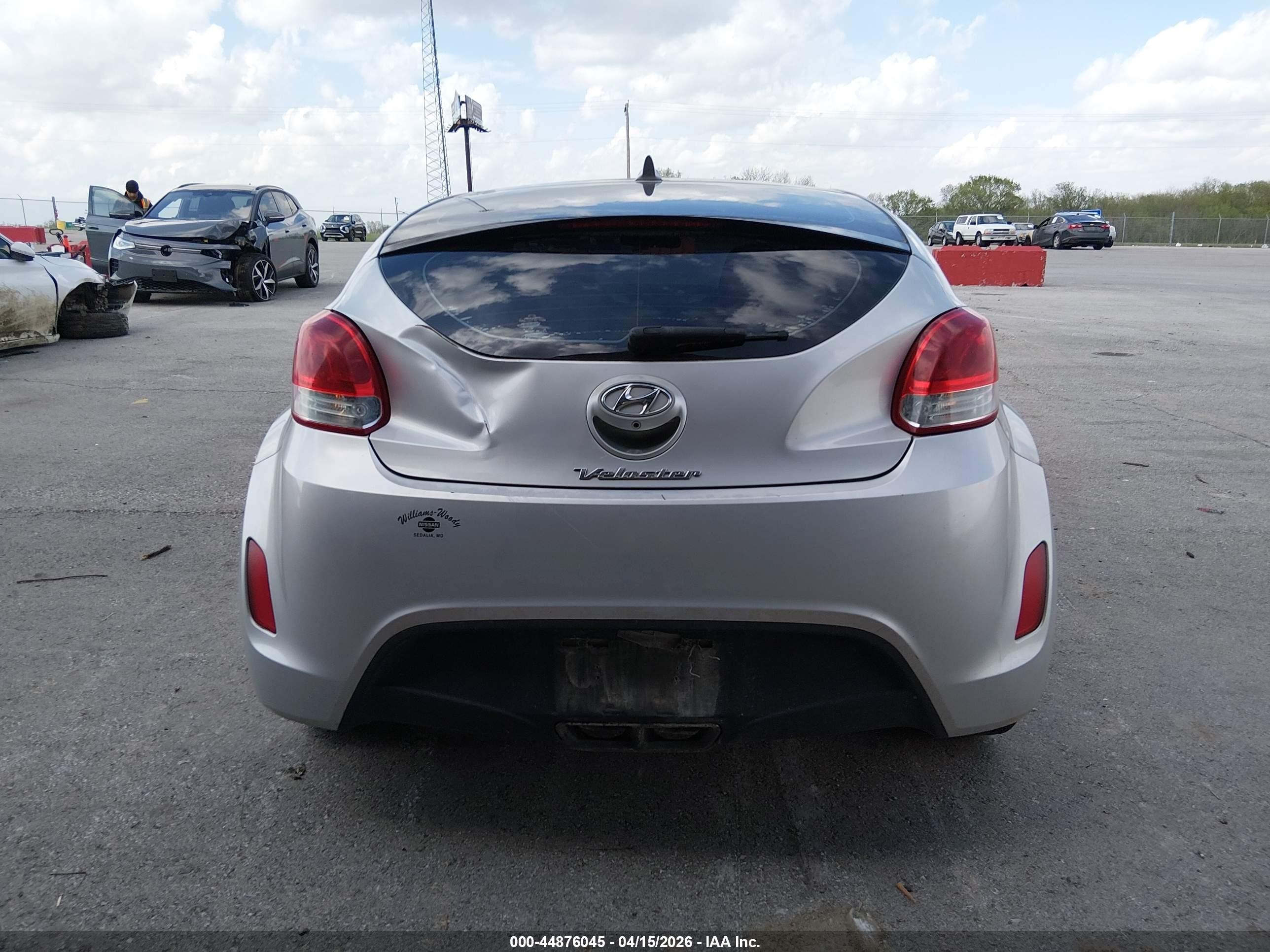 2015 Hyundai Veloster   Silver vin: KMHTC6ADXFU229484
