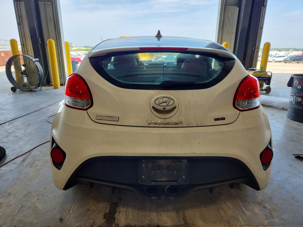 2014 Hyundai Veloster Turbo R-spec White vin: KMHTC6AE1EU209079