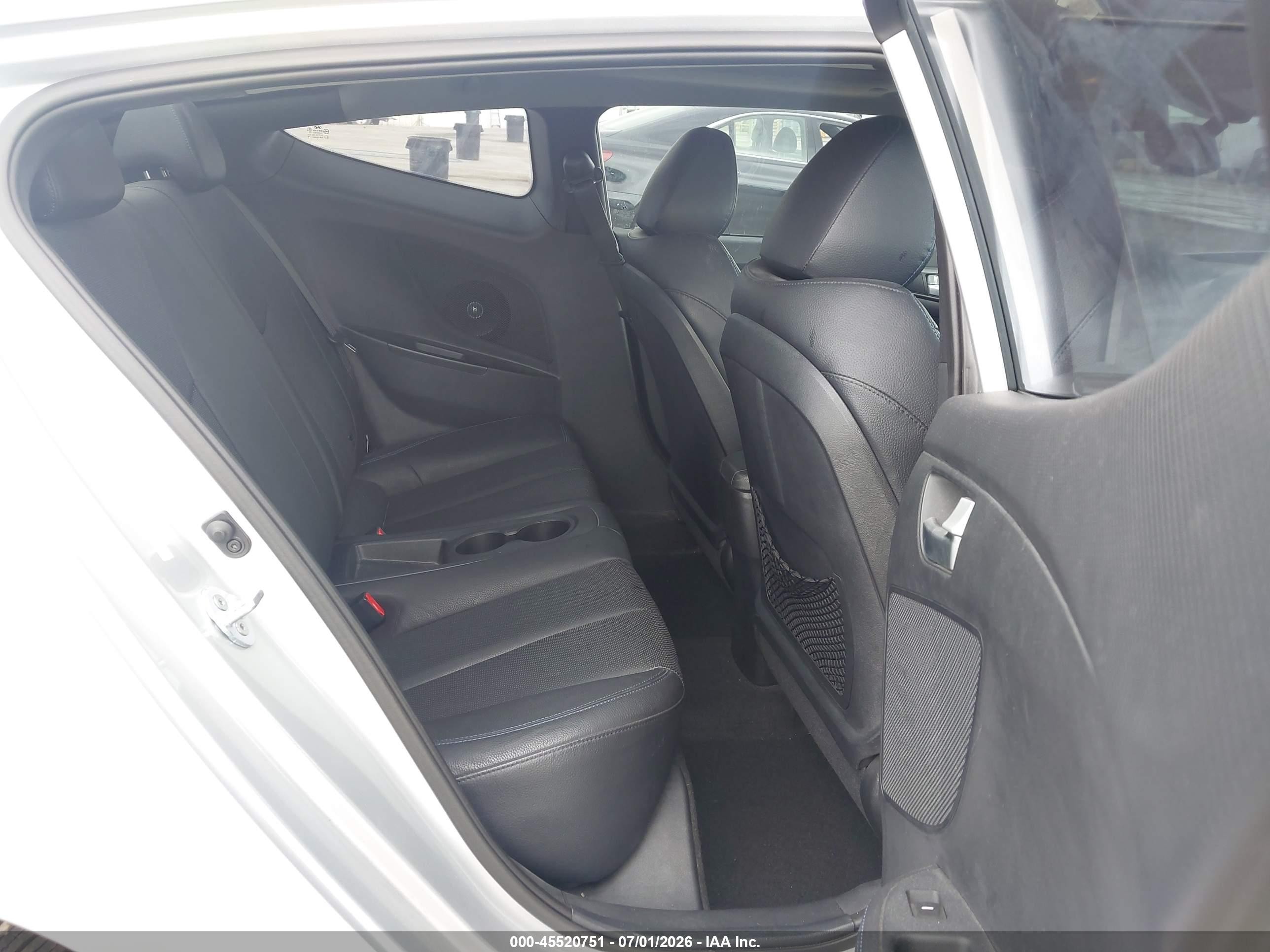 2013 Hyundai Veloster Turbo W/blue Silver vin: KMHTC6AE2DU108549