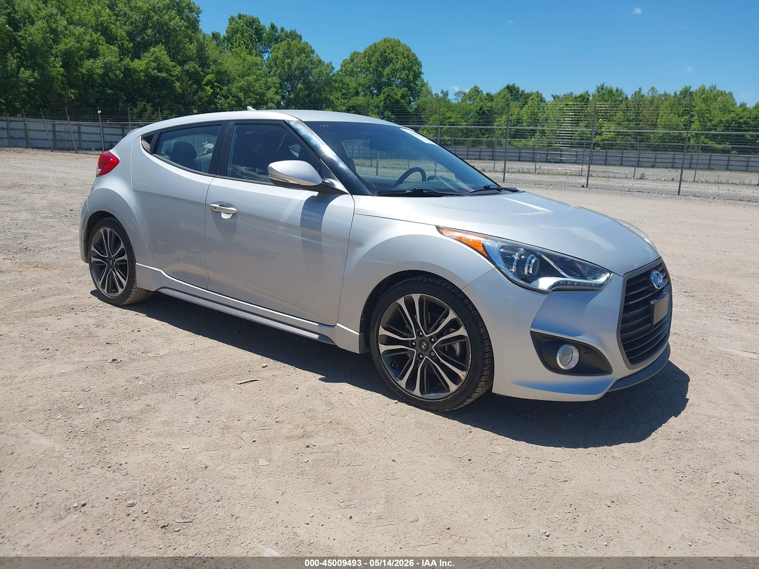 2016 Hyundai Veloster Turbo Серебряный vin: KMHTC6AE2GU272887