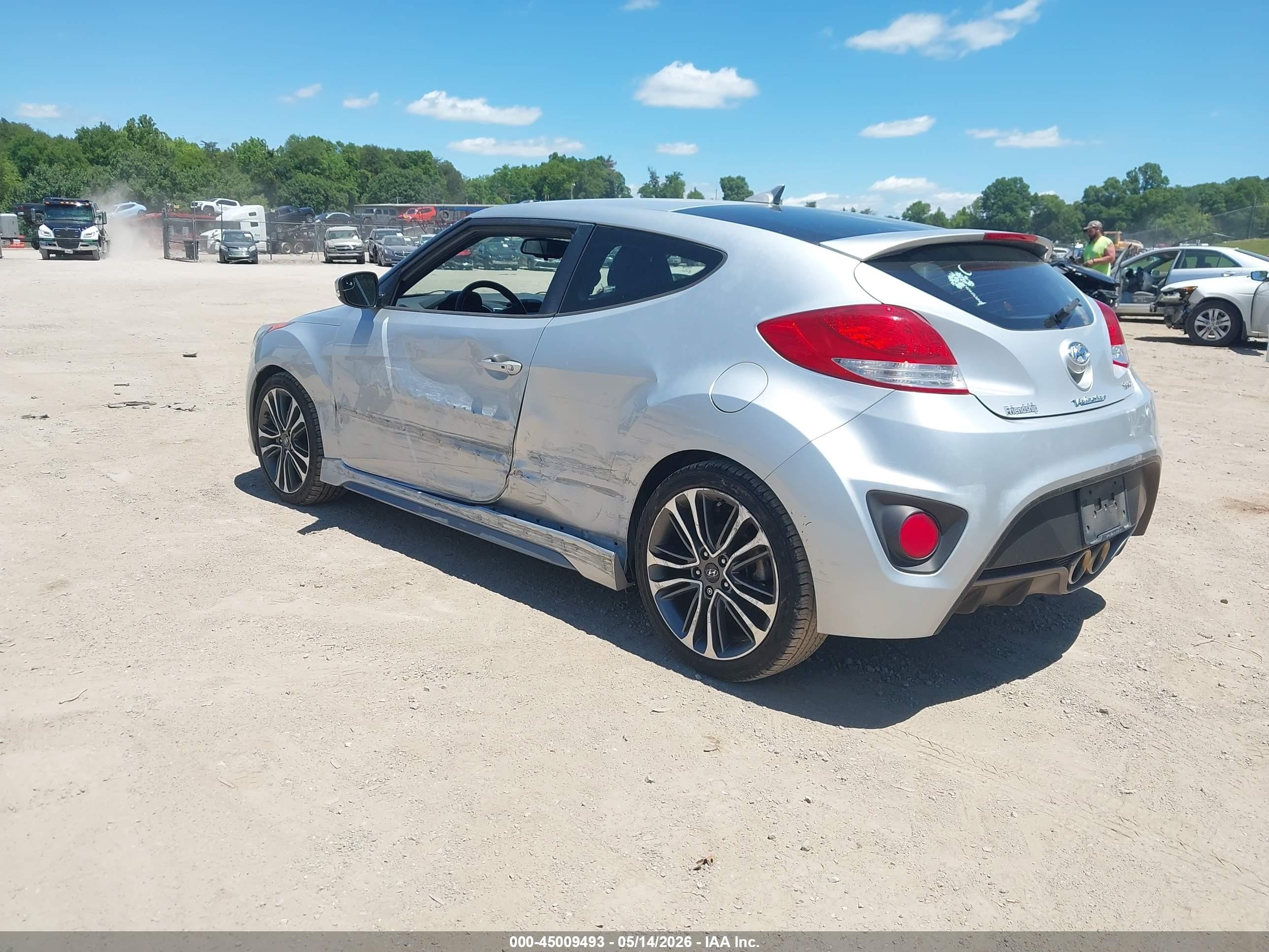 2016 Hyundai Veloster Turbo Серебряный vin: KMHTC6AE2GU272887
