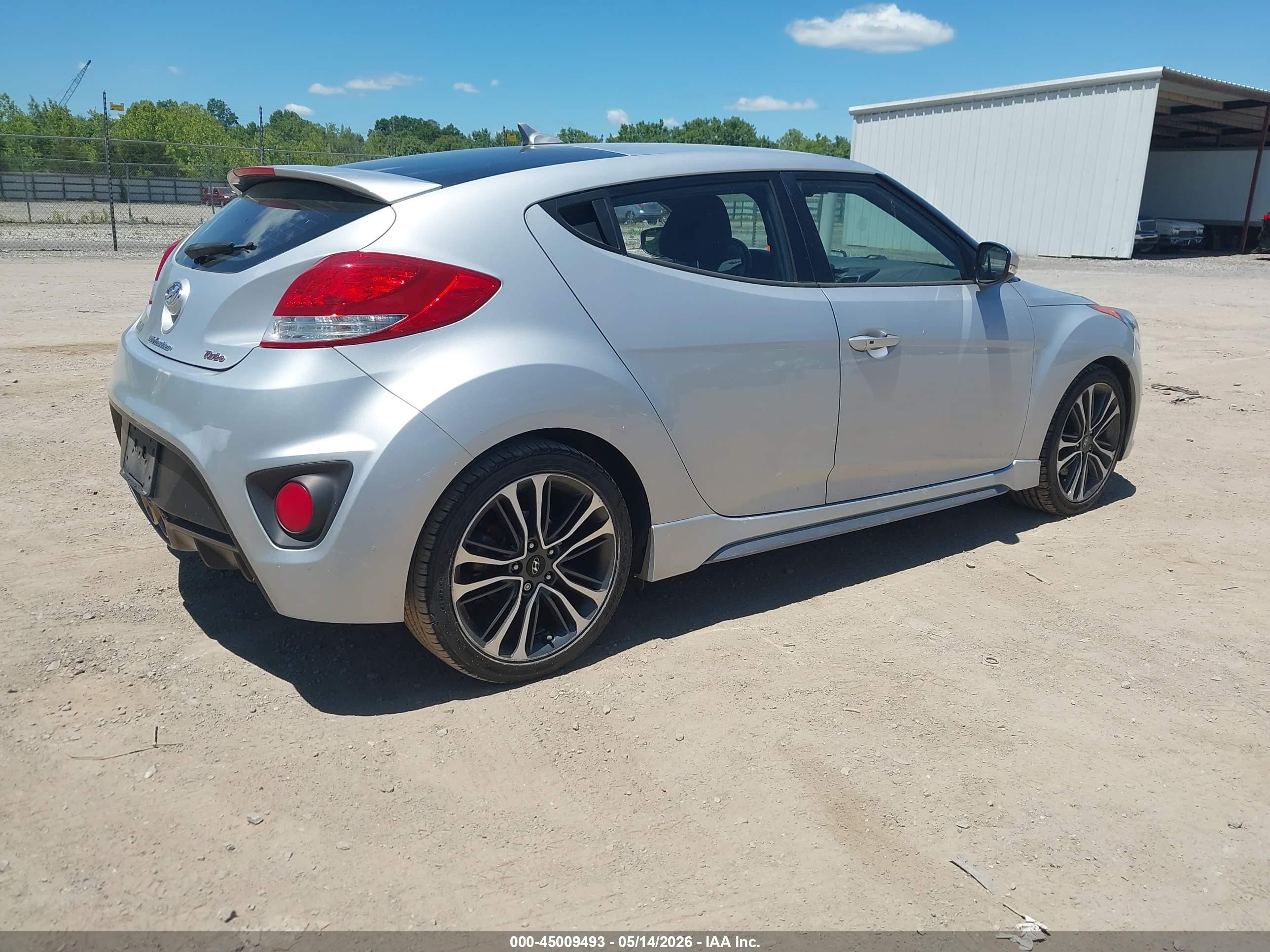 2016 Hyundai Veloster Turbo Серебряный vin: KMHTC6AE2GU272887