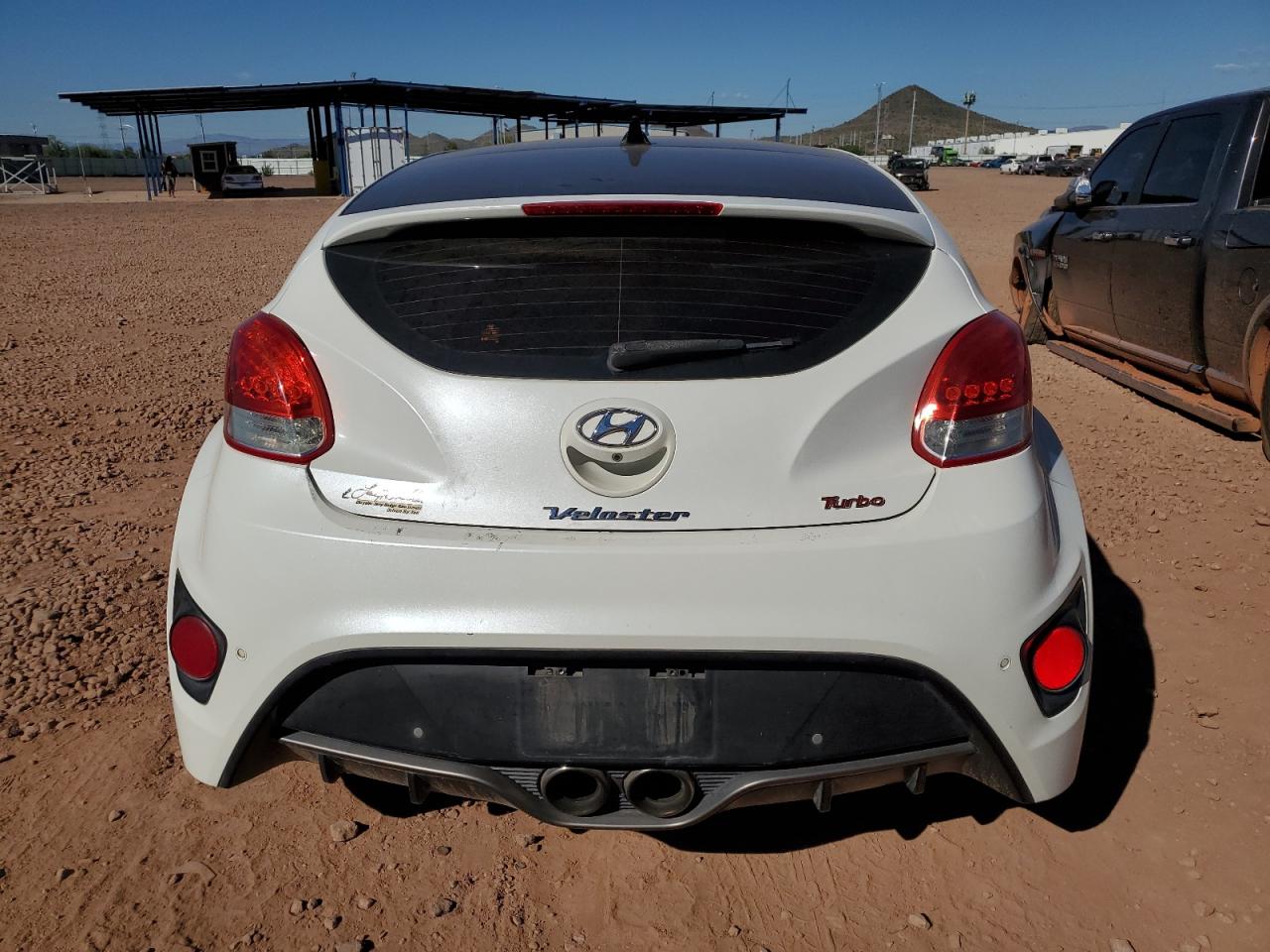 2016 Hyundai Veloster Turbo White vin: KMHTC6AE2GU285641