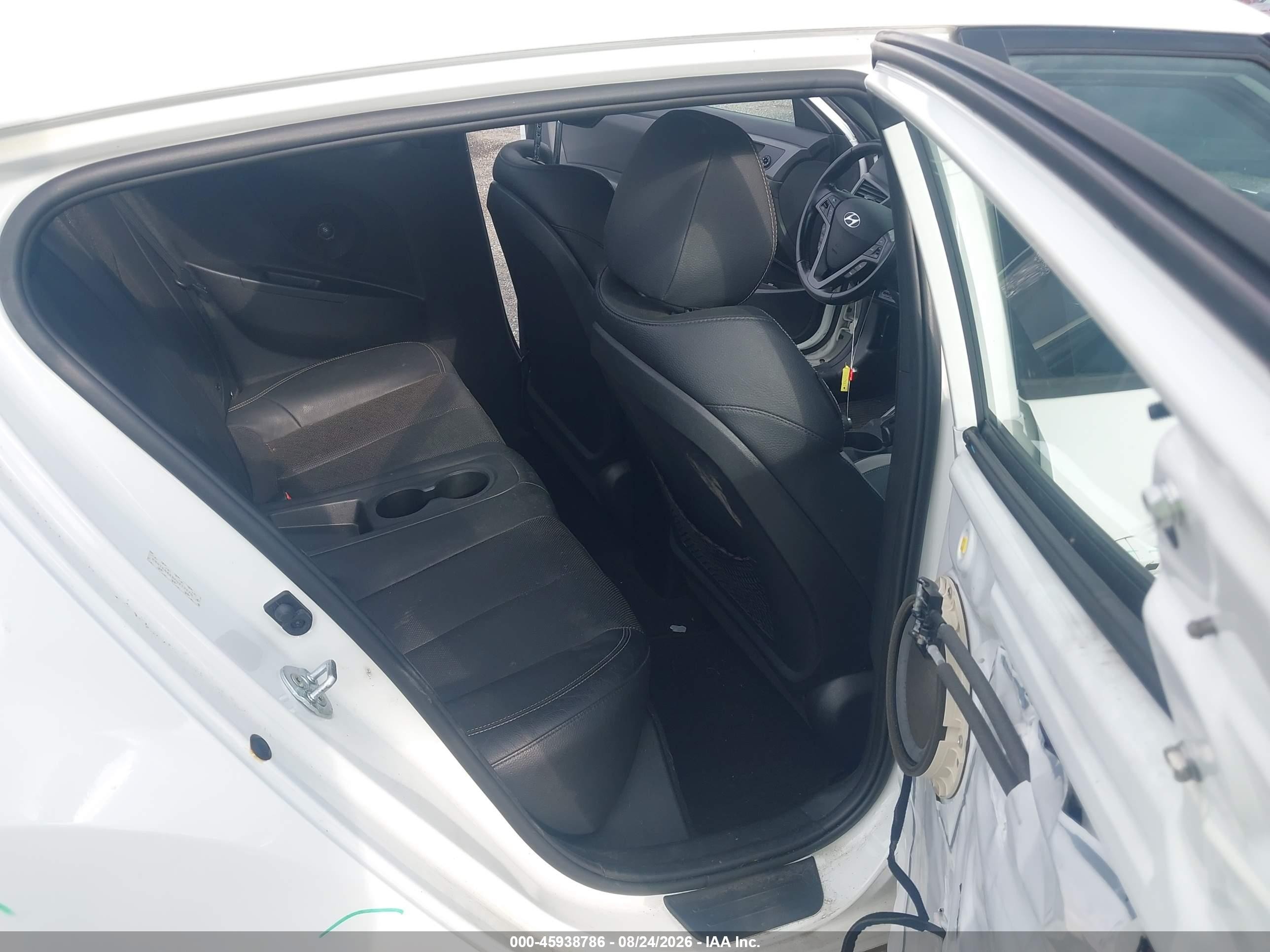 2015 Hyundai Veloster Turbo White vin: KMHTC6AE3FU217170