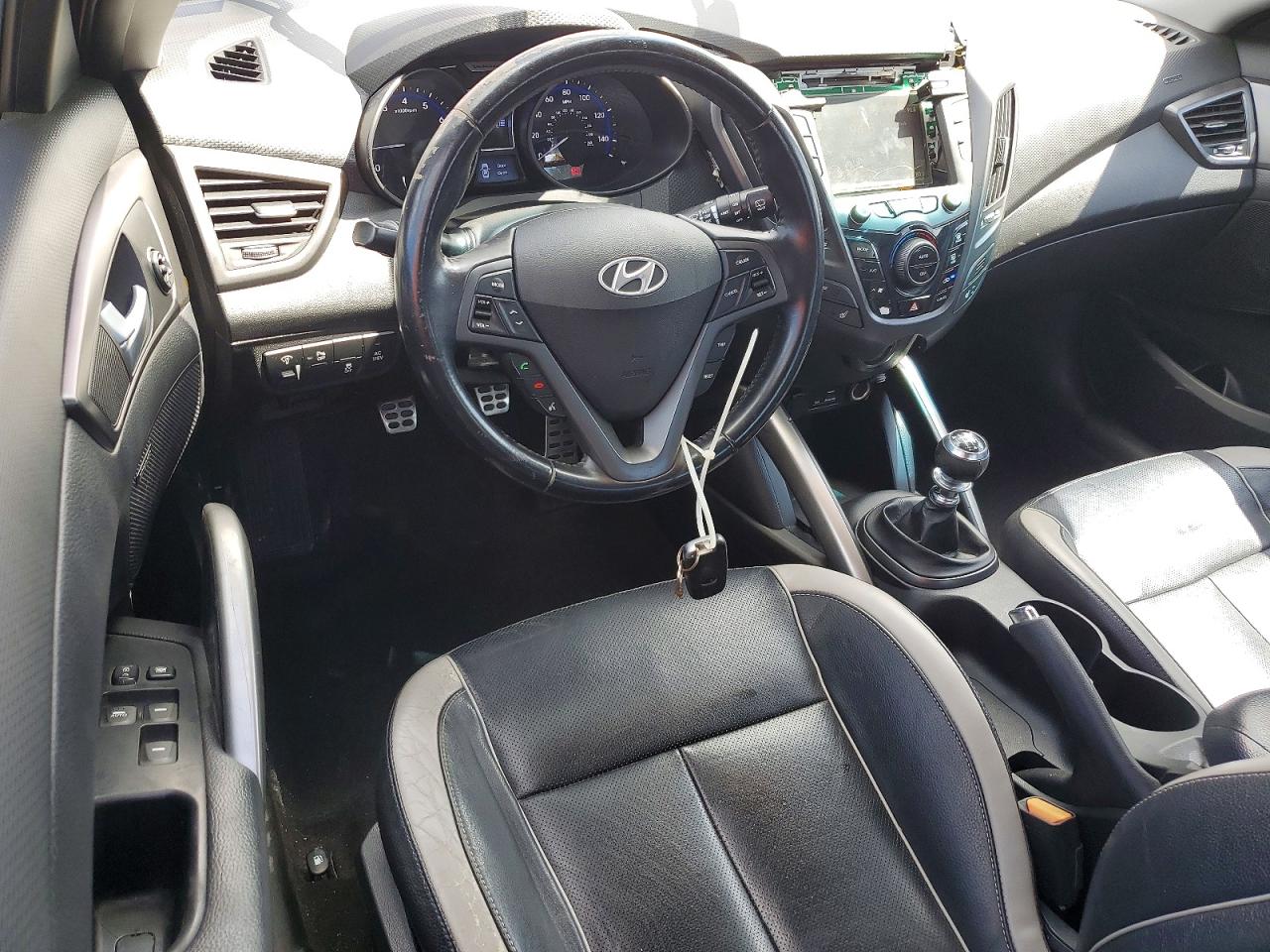 2015 Hyundai Veloster Turbo Red vin: KMHTC6AE3FU234079