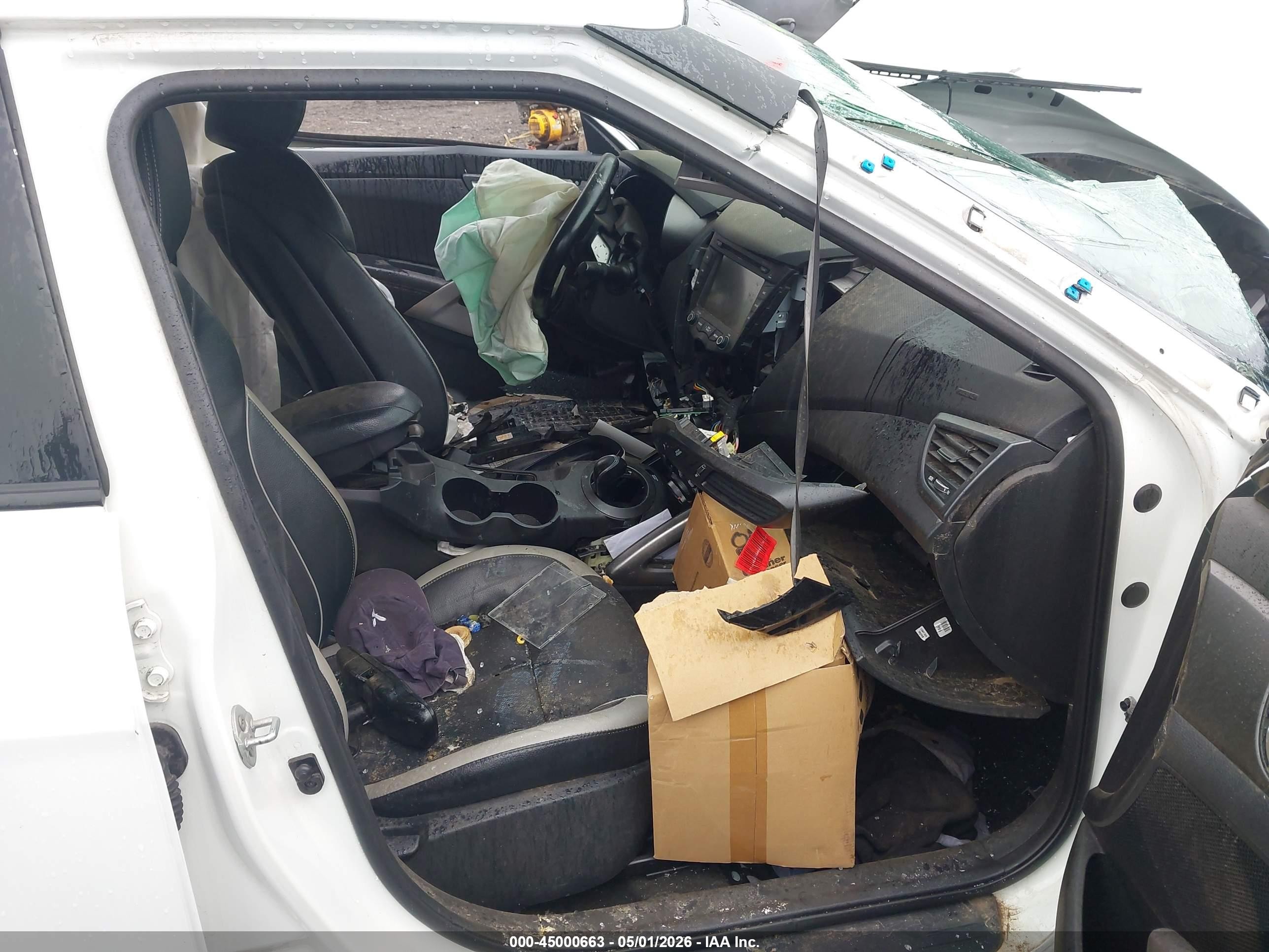 2015 Hyundai Veloster Turbo White vin: KMHTC6AE3FU235247