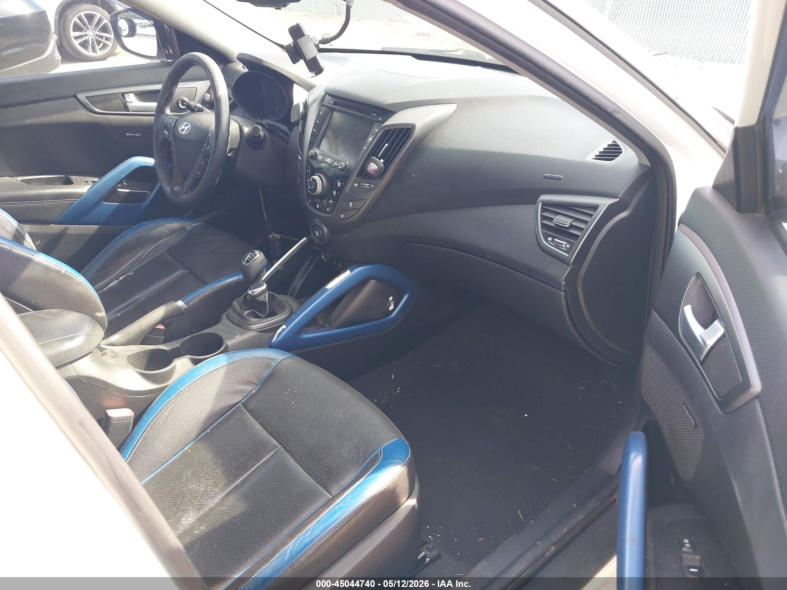 2013 Hyundai Veloster Turbo W/blue White vin: KMHTC6AE4DU152326