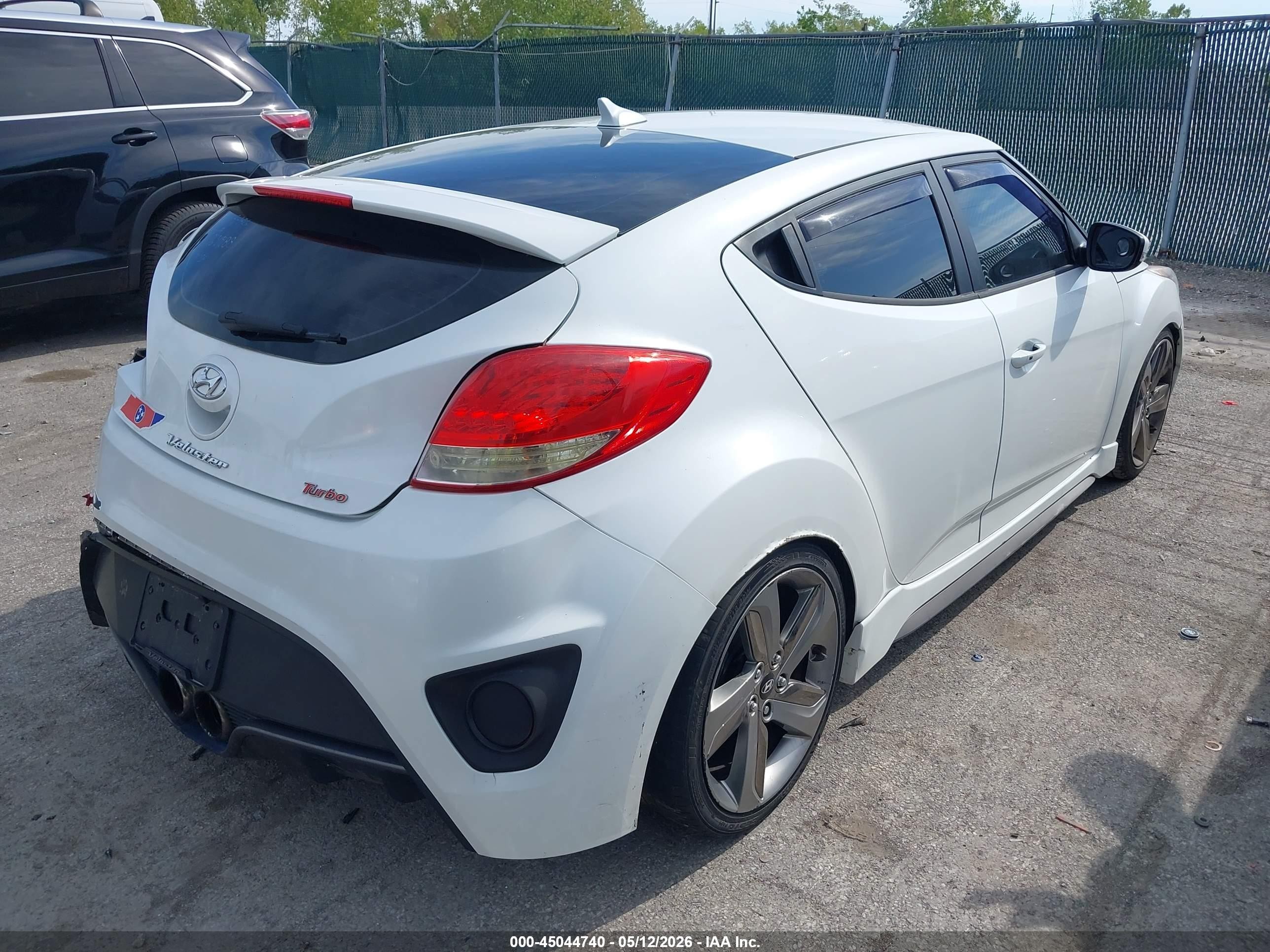 2013 Hyundai Veloster Turbo W/blue White vin: KMHTC6AE4DU152326