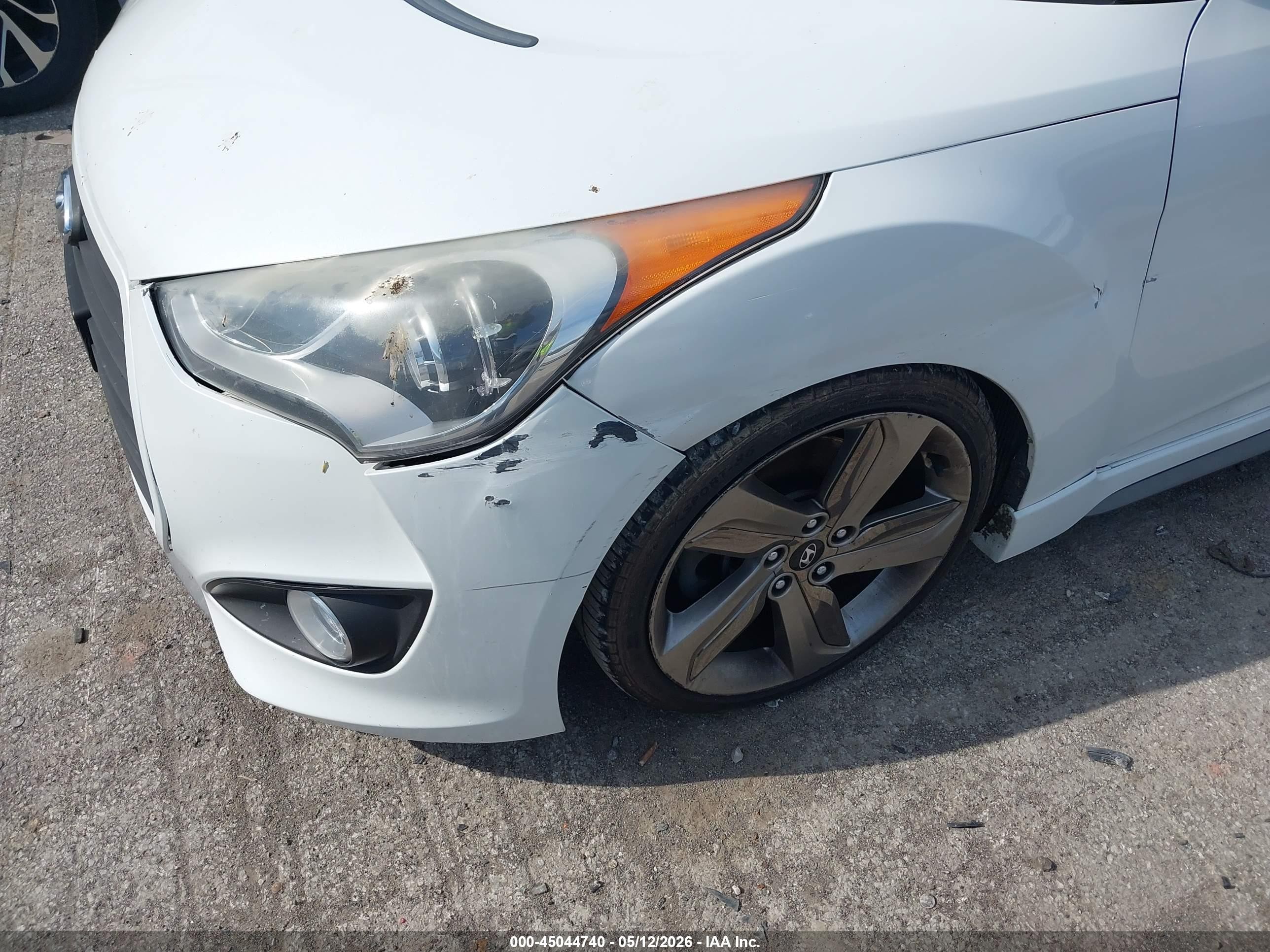 2013 Hyundai Veloster Turbo W/blue White vin: KMHTC6AE4DU152326