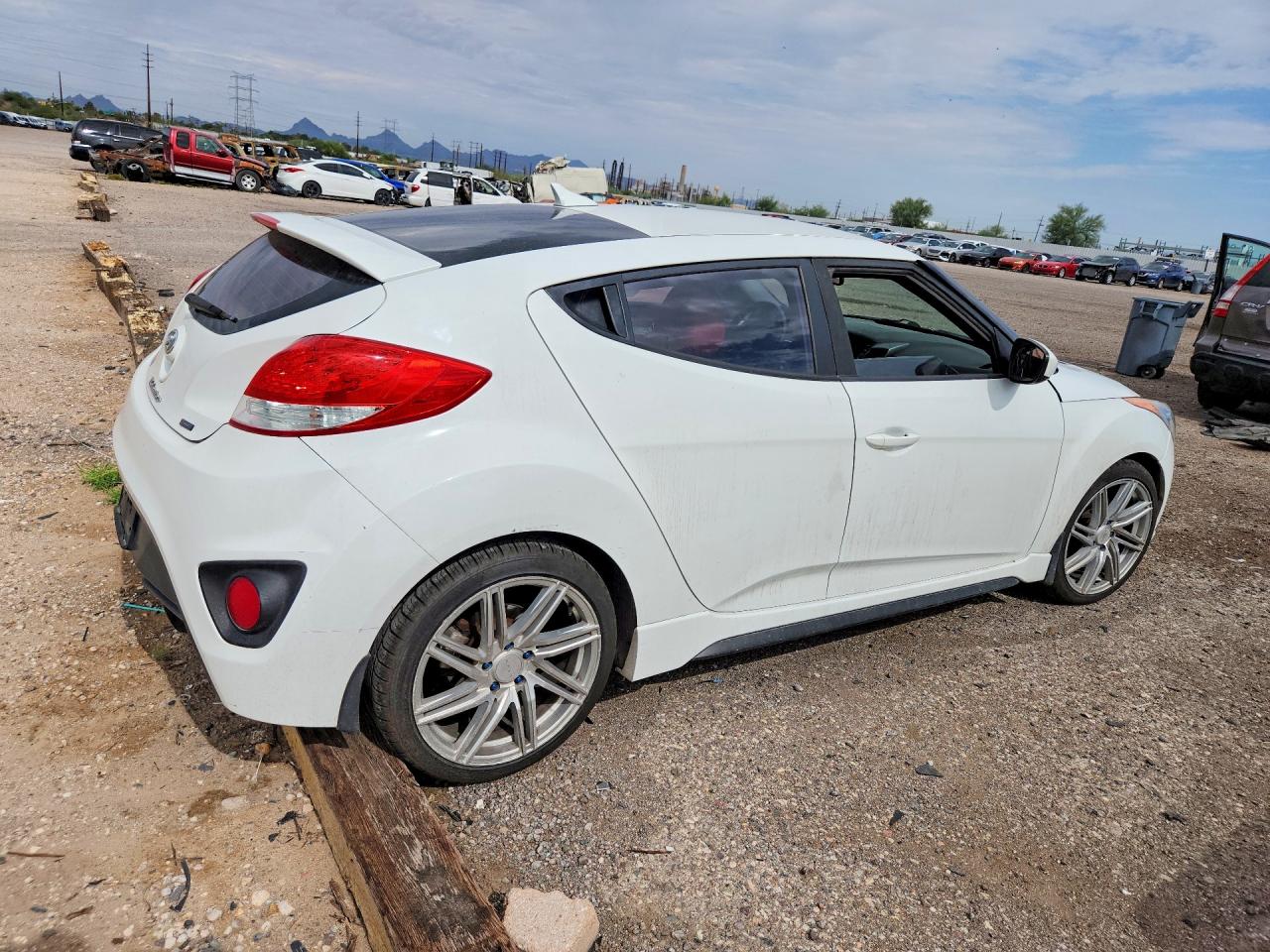 2015 Hyundai Veloster Turbo White vin: KMHTC6AE5FU235167
