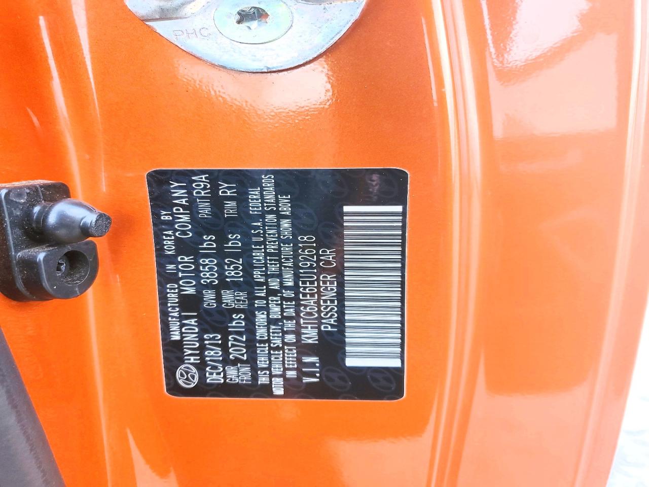 2014 Hyundai Veloster 3dr Orange vin: KMHTC6AE6EU192618