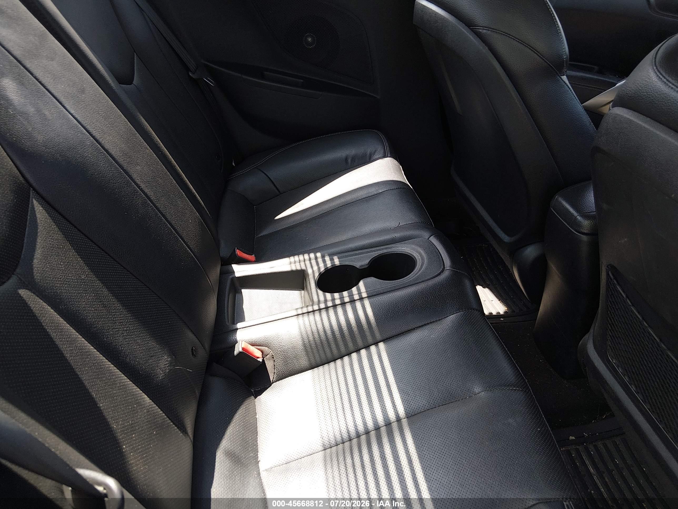 2015 Hyundai Veloster Turbo White vin: KMHTC6AE6FU223206
