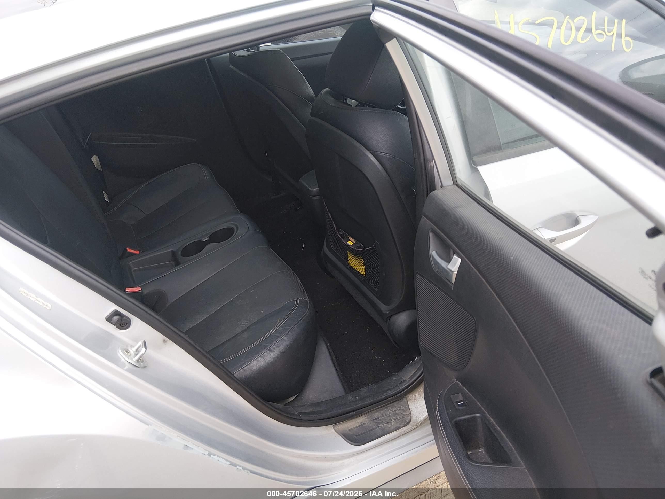 2015 Hyundai Veloster Turbo Silver vin: KMHTC6AE7FU235347