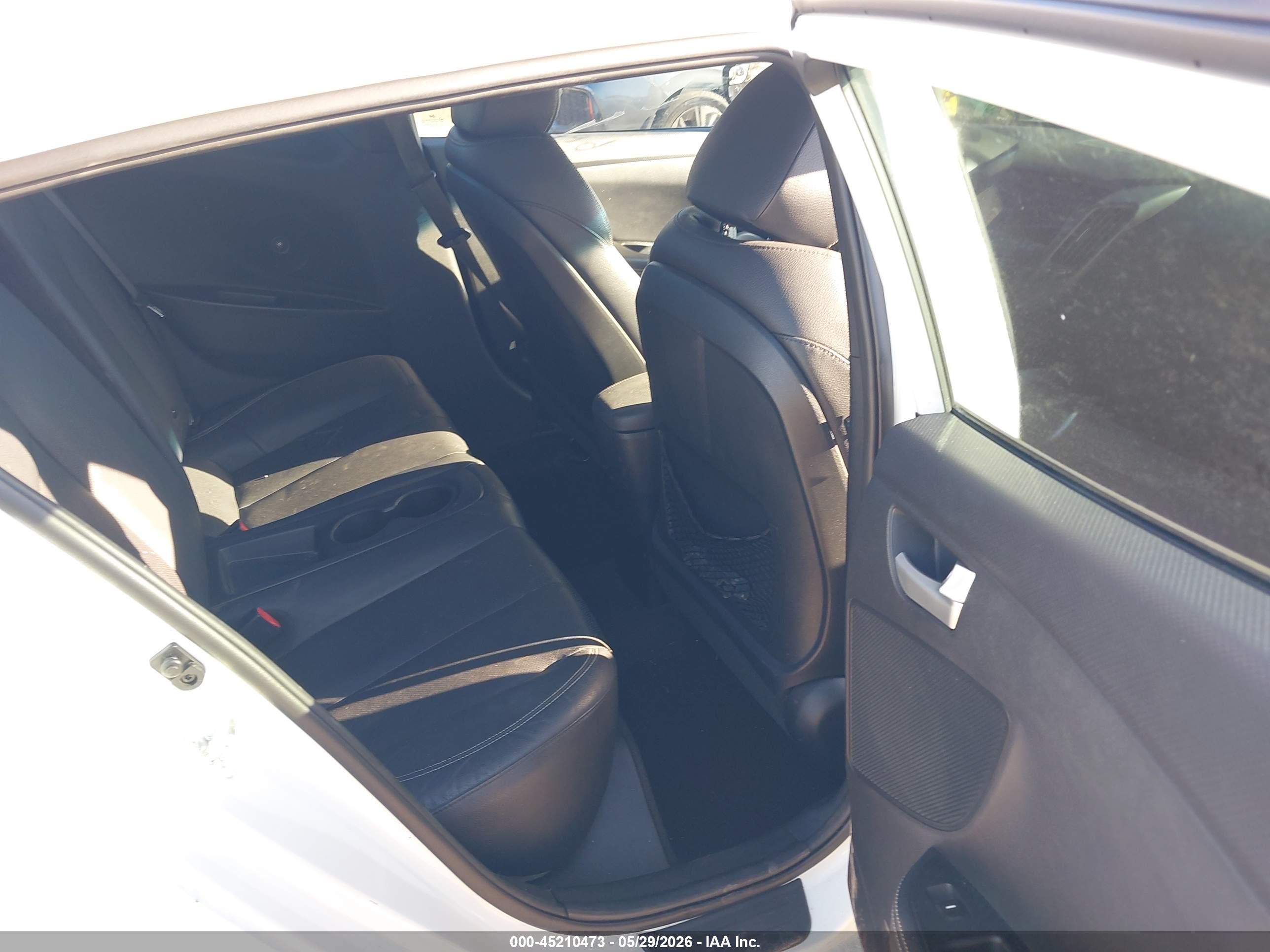 2015 Hyundai Veloster Turbo White vin: KMHTC6AE7FU238751