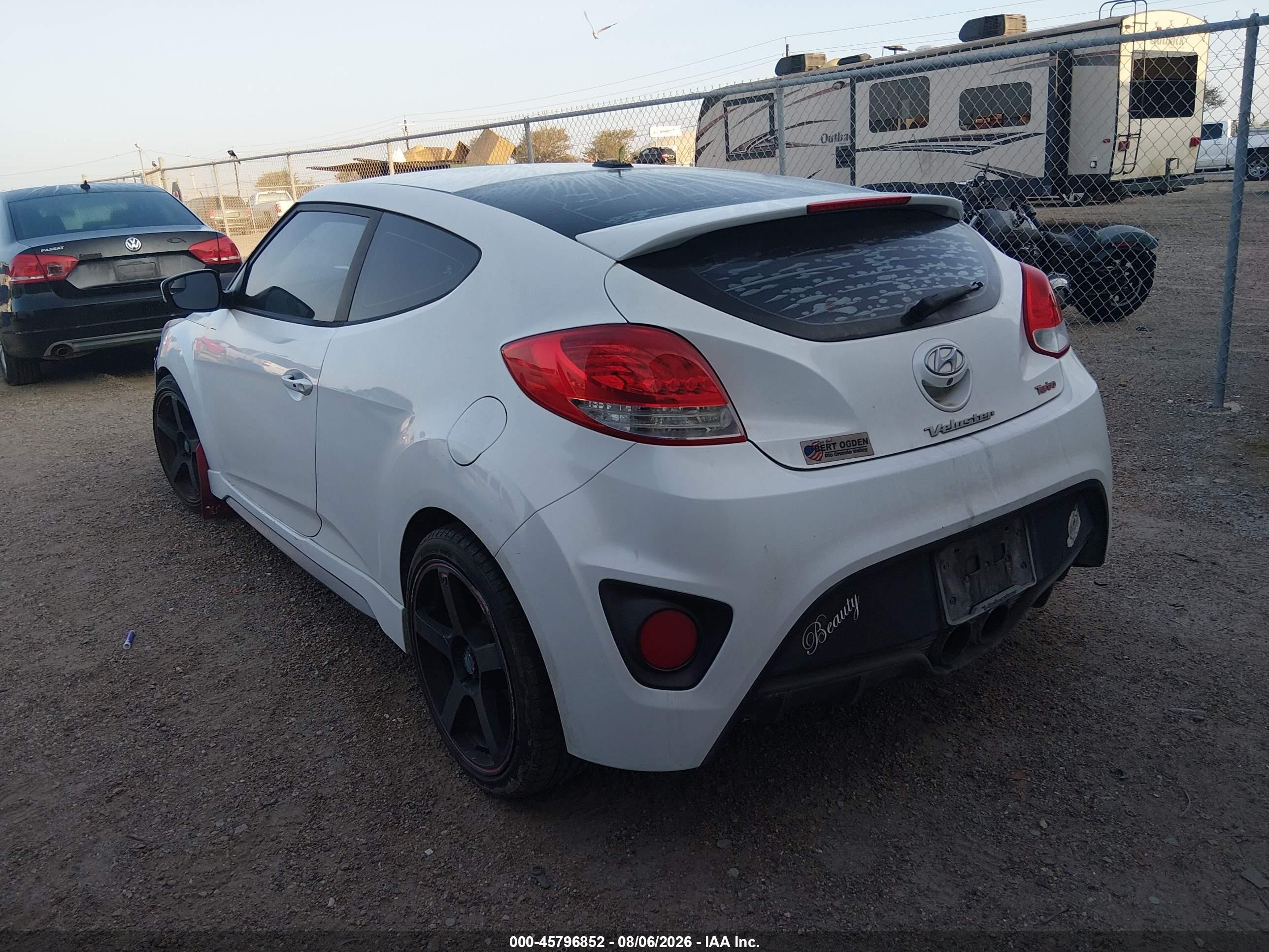 2016 Hyundai Veloster Turbo Белый vin: KMHTC6AE7GU279673