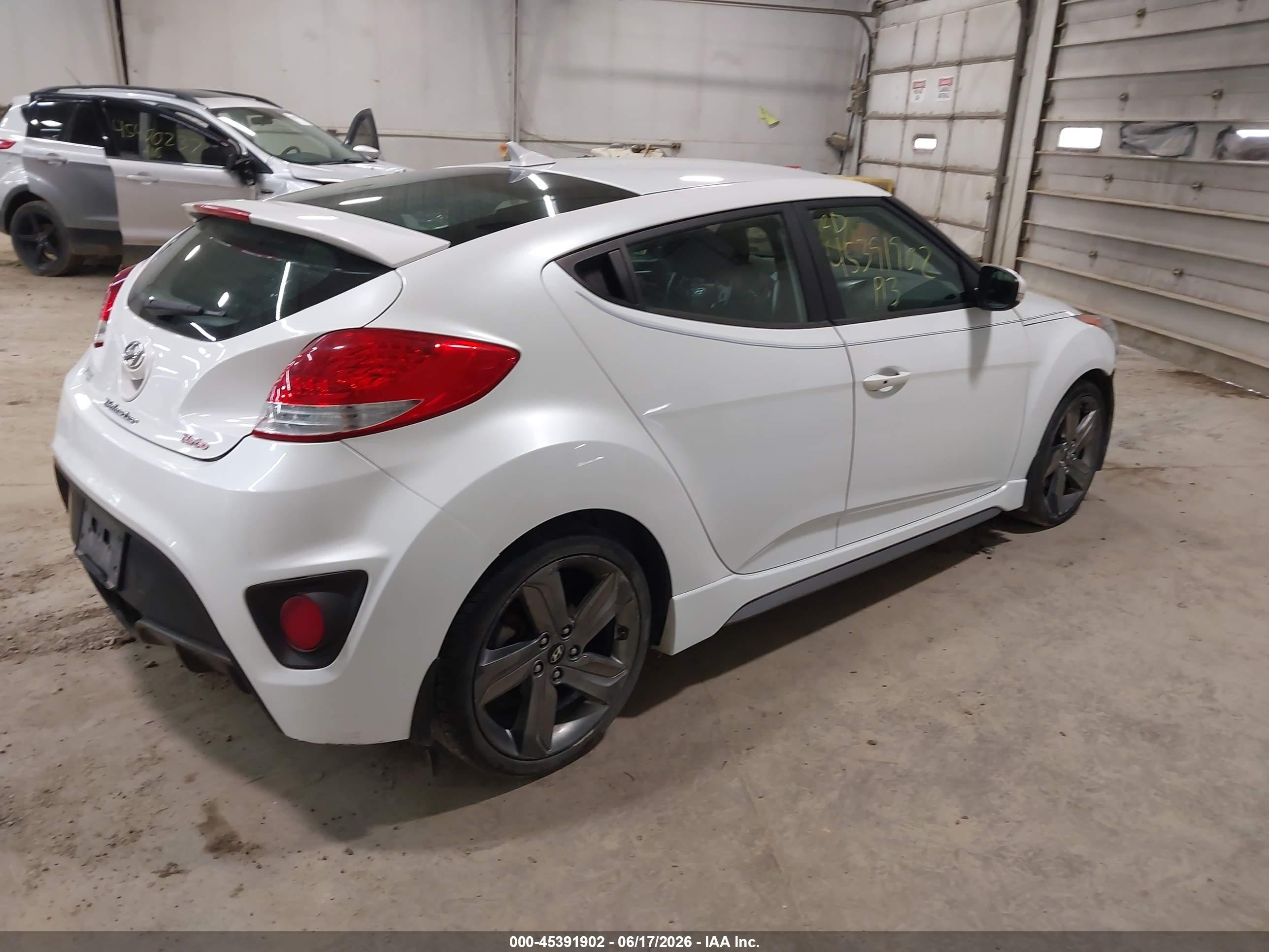 2013 Hyundai Veloster Turbo W/blue White vin: KMHTC6AE8DU179027