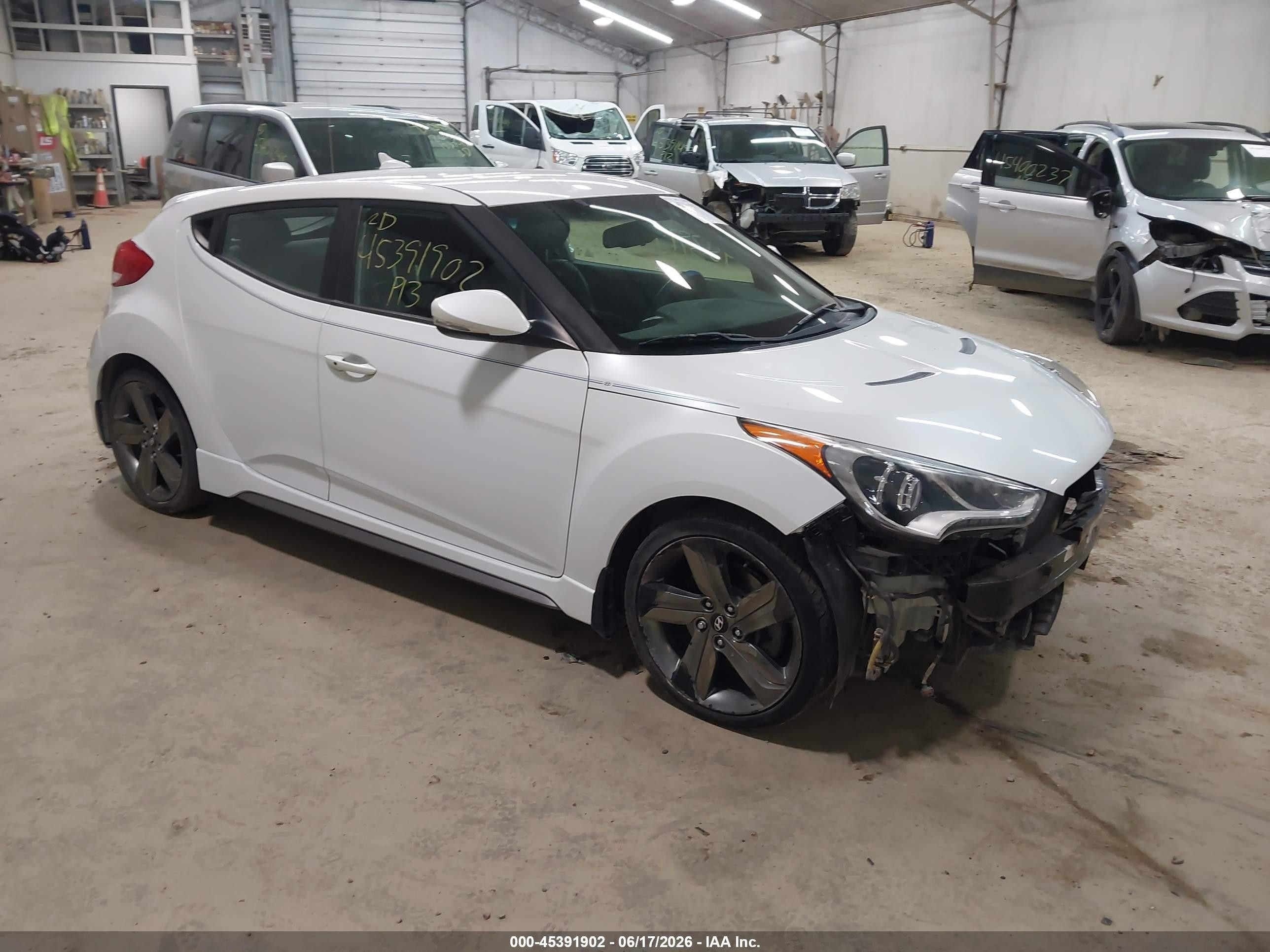 2013 Hyundai Veloster Turbo W/blue White vin: KMHTC6AE8DU179027