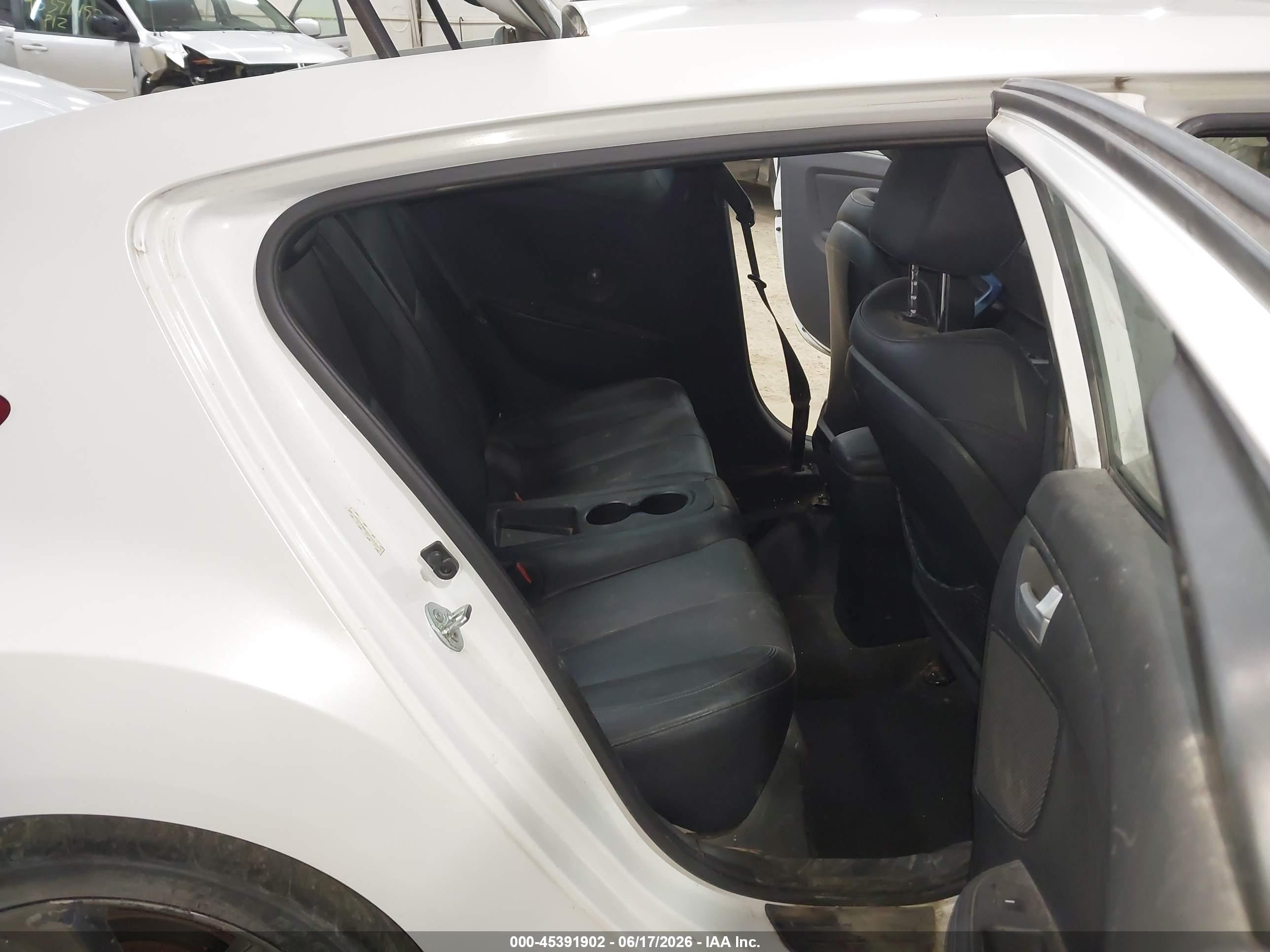 2013 Hyundai Veloster Turbo W/blue White vin: KMHTC6AE8DU179027