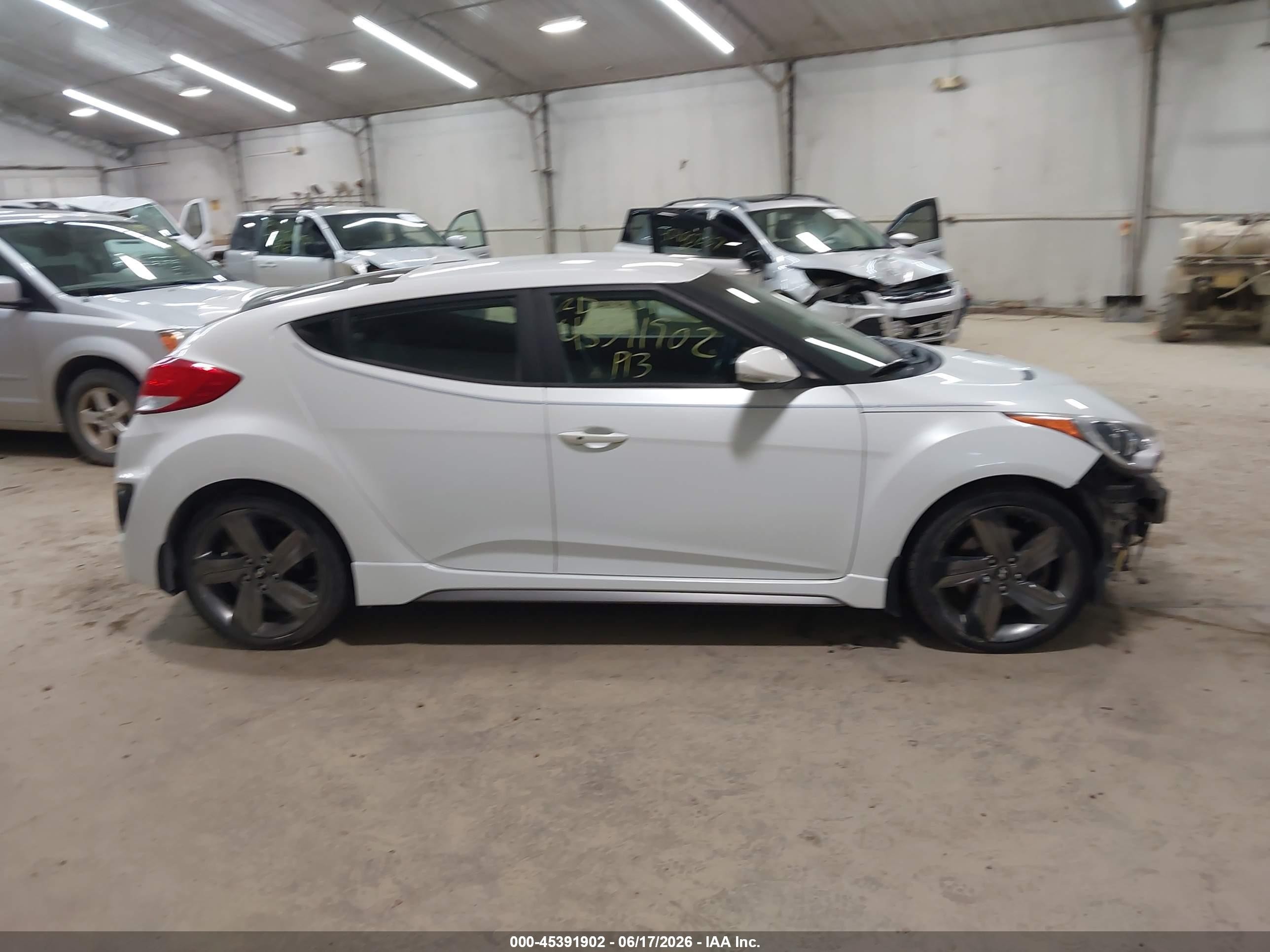 2013 Hyundai Veloster Turbo W/blue White vin: KMHTC6AE8DU179027