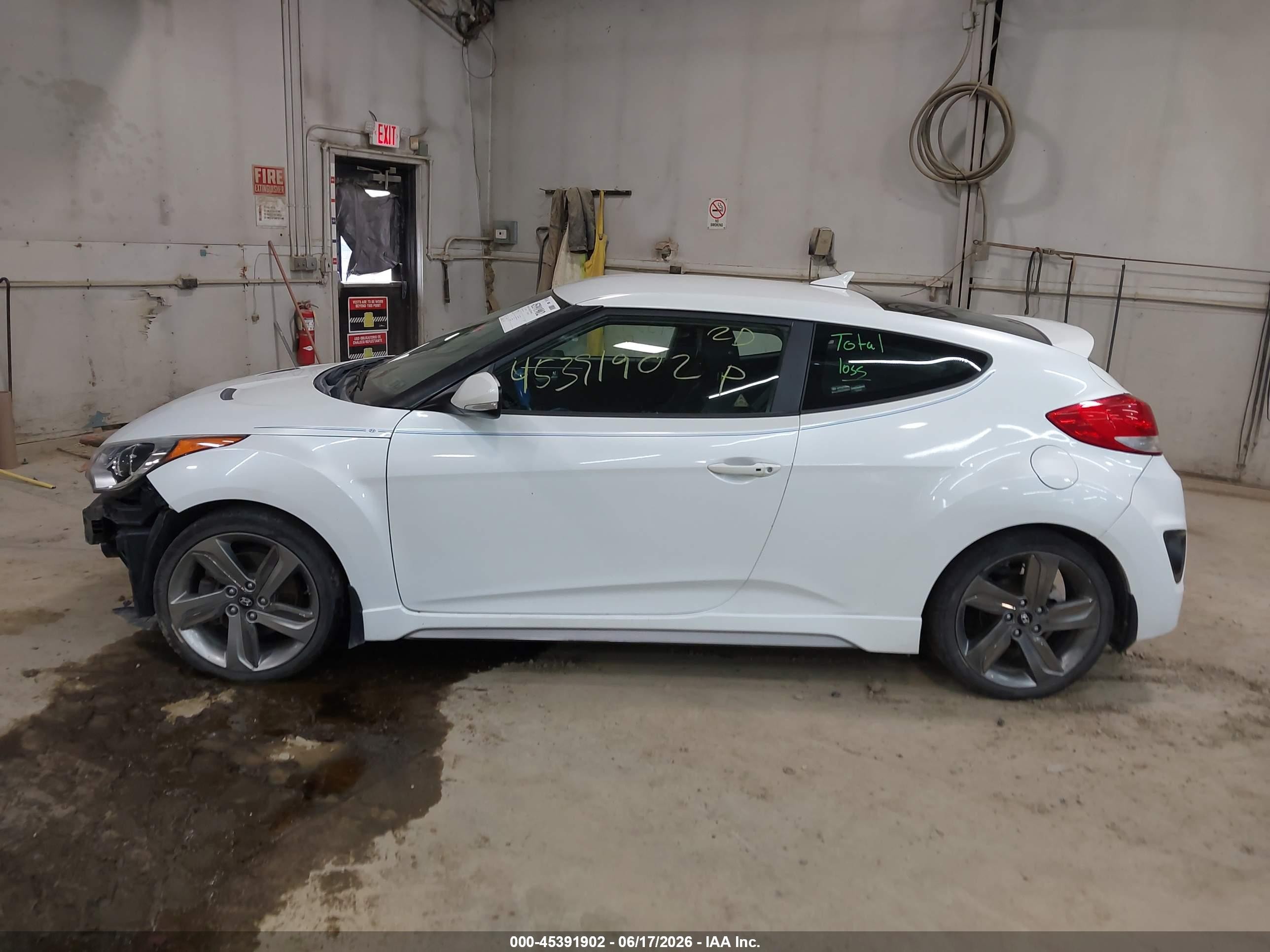 2013 Hyundai Veloster Turbo W/blue White vin: KMHTC6AE8DU179027