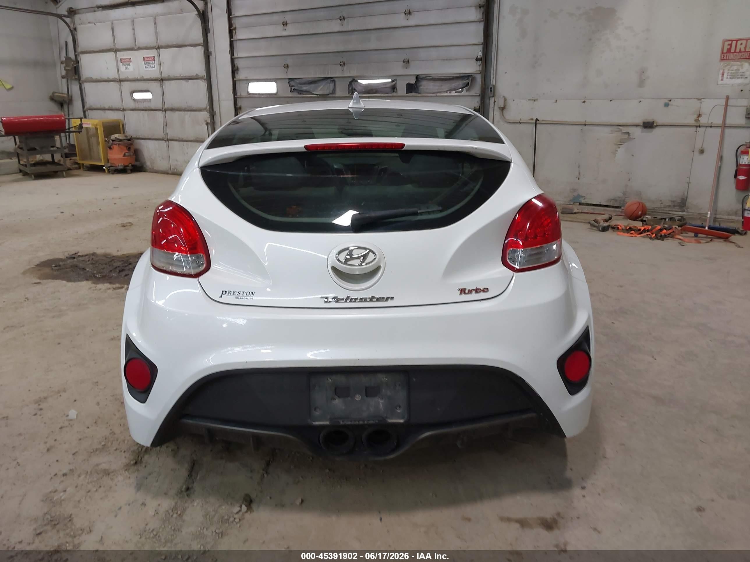 2013 Hyundai Veloster Turbo W/blue White vin: KMHTC6AE8DU179027