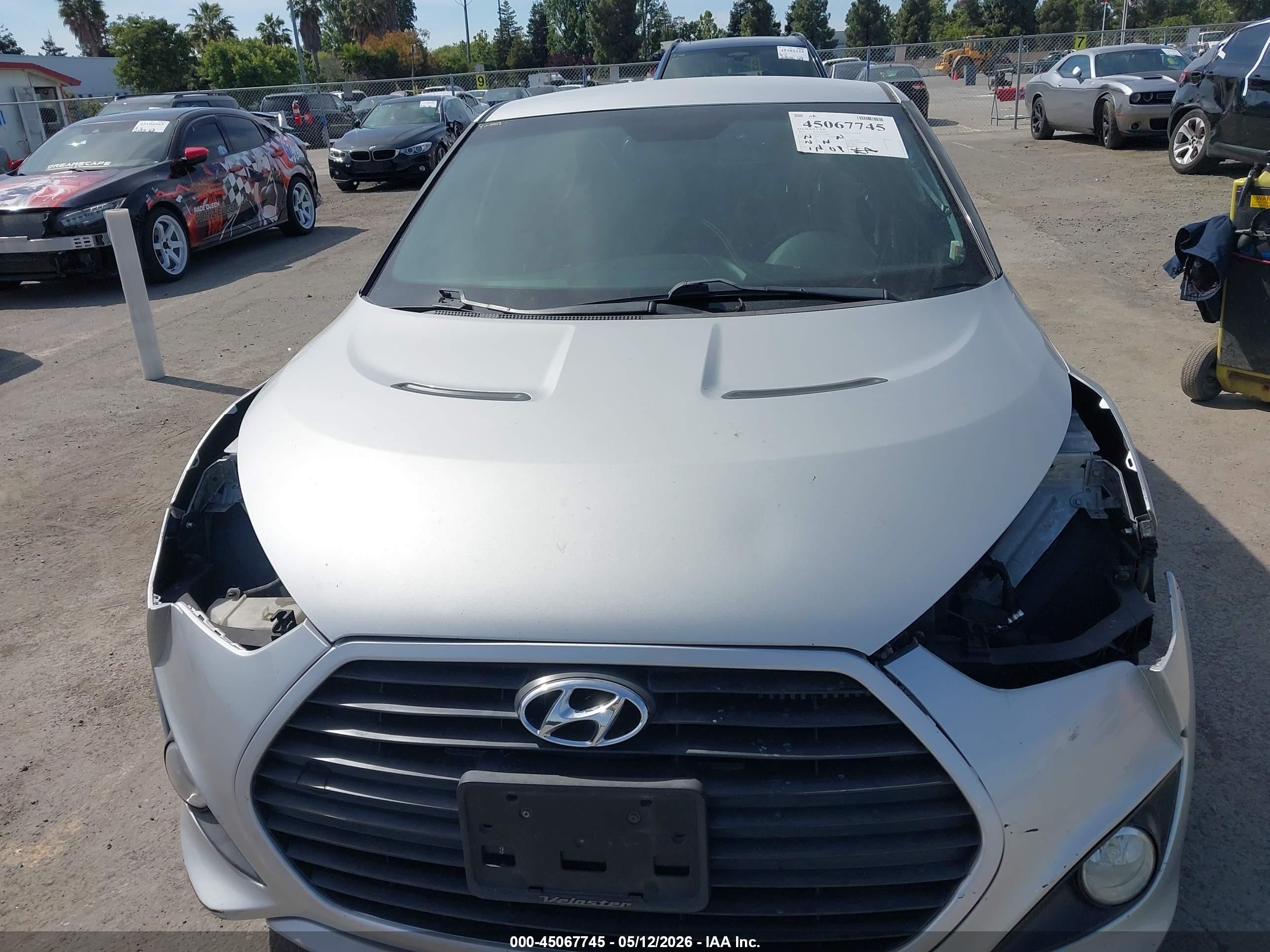 2015 Hyundai Veloster Turbo Silver vin: KMHTC6AE8FU225880
