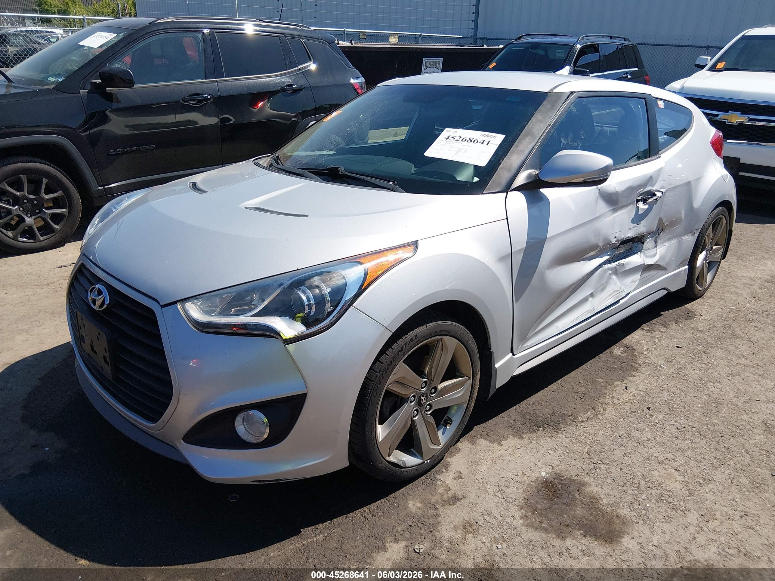 2014 Hyundai Veloster Turbo W/blue White vin: KMHTC6AE9EU195562