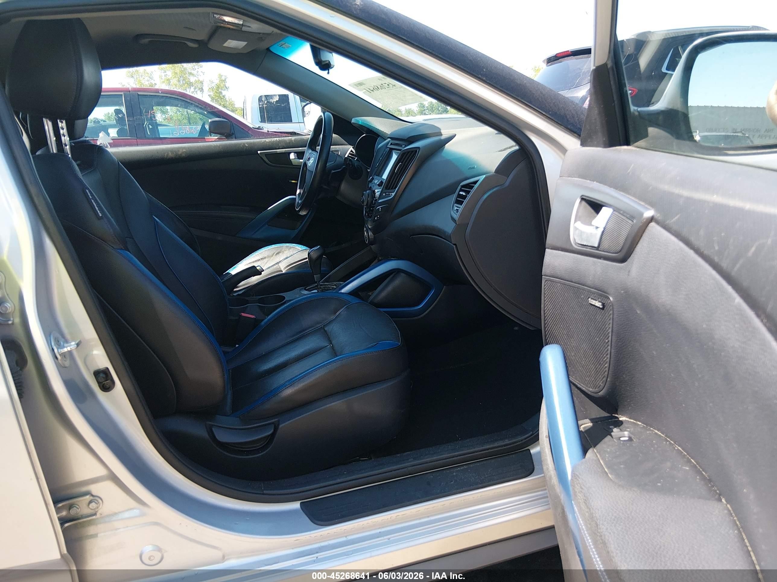 2014 Hyundai Veloster Turbo W/blue White vin: KMHTC6AE9EU195562