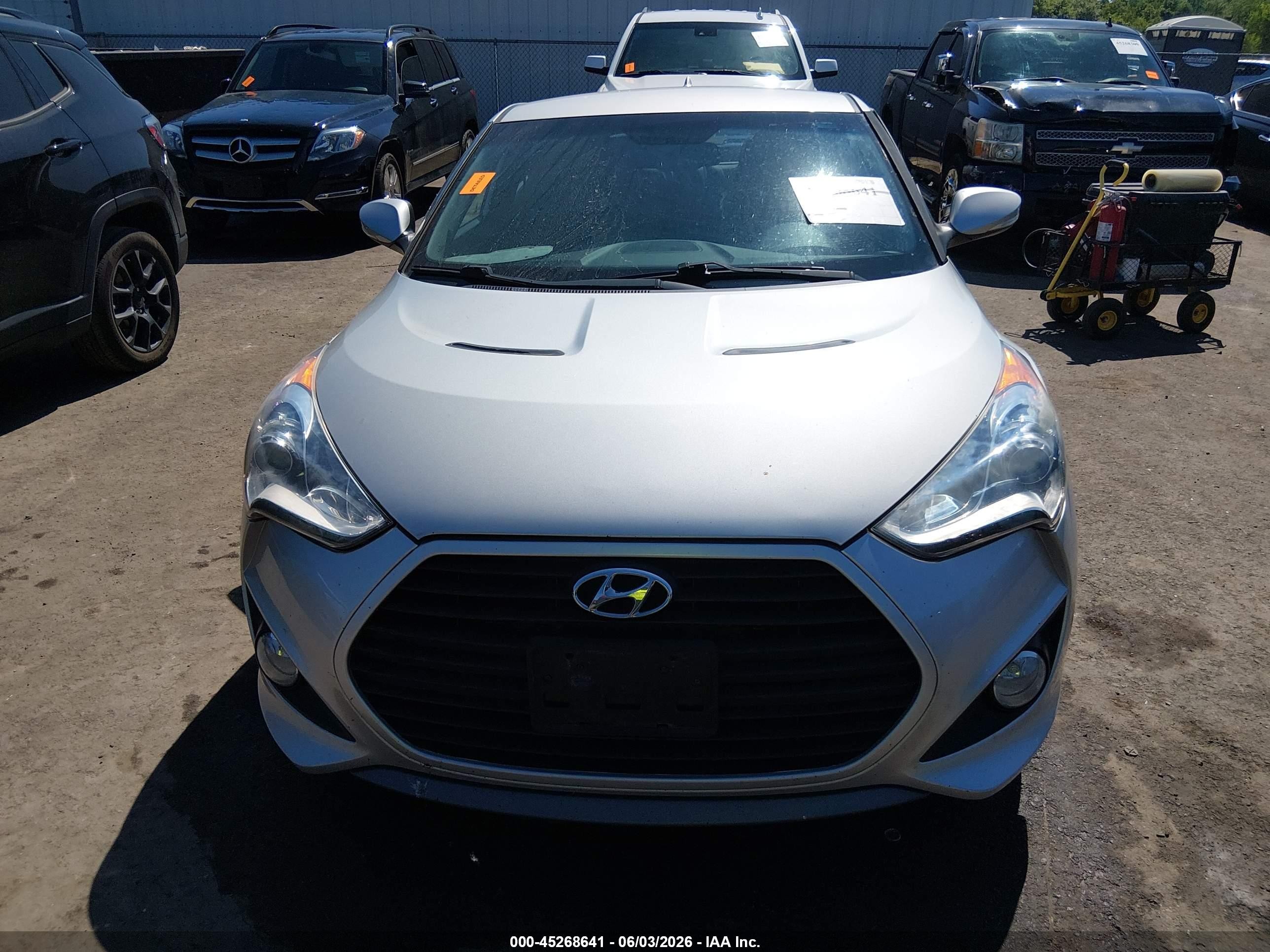 2014 Hyundai Veloster Turbo W/blue White vin: KMHTC6AE9EU195562