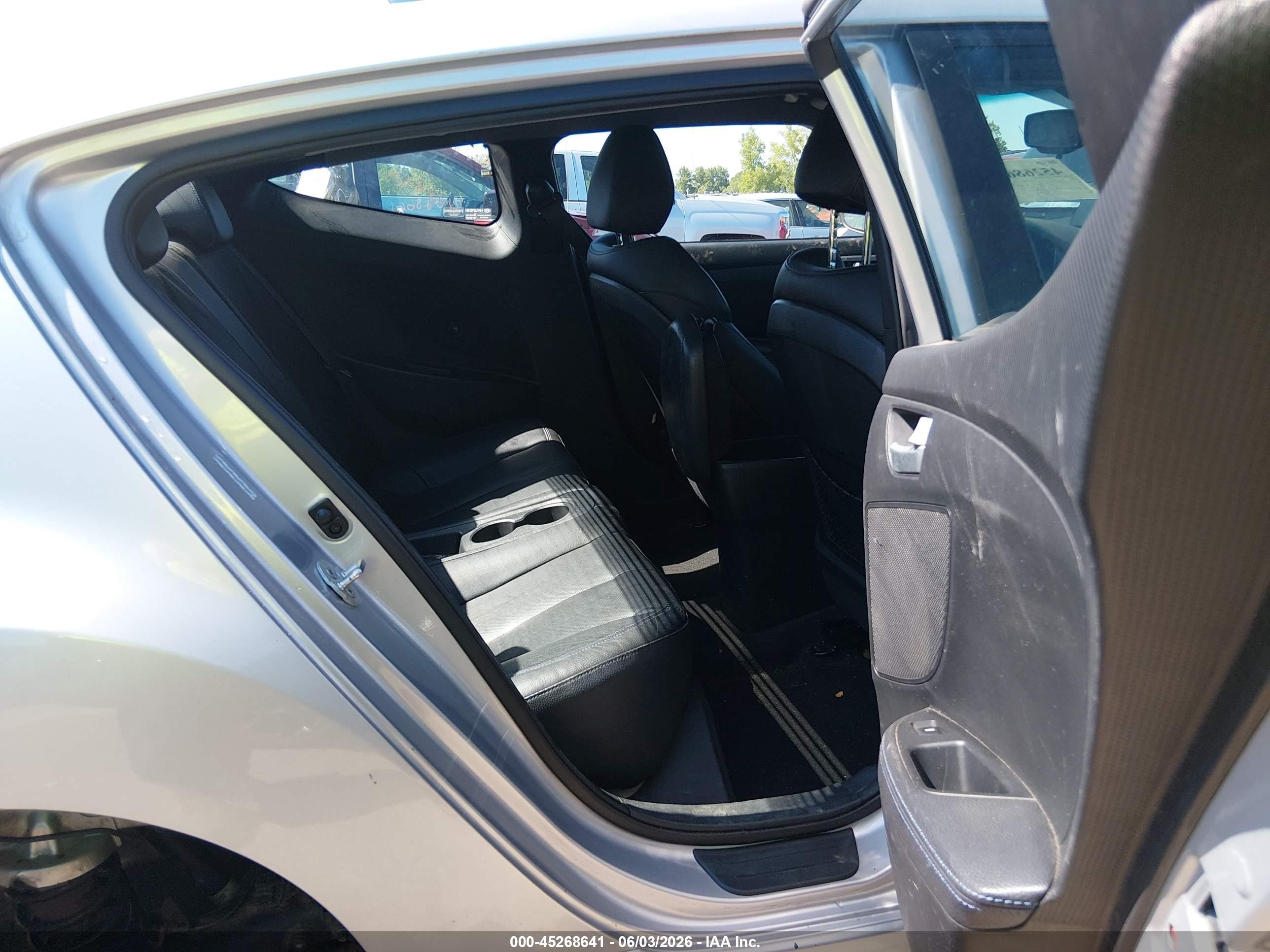 2014 Hyundai Veloster Turbo W/blue White vin: KMHTC6AE9EU195562