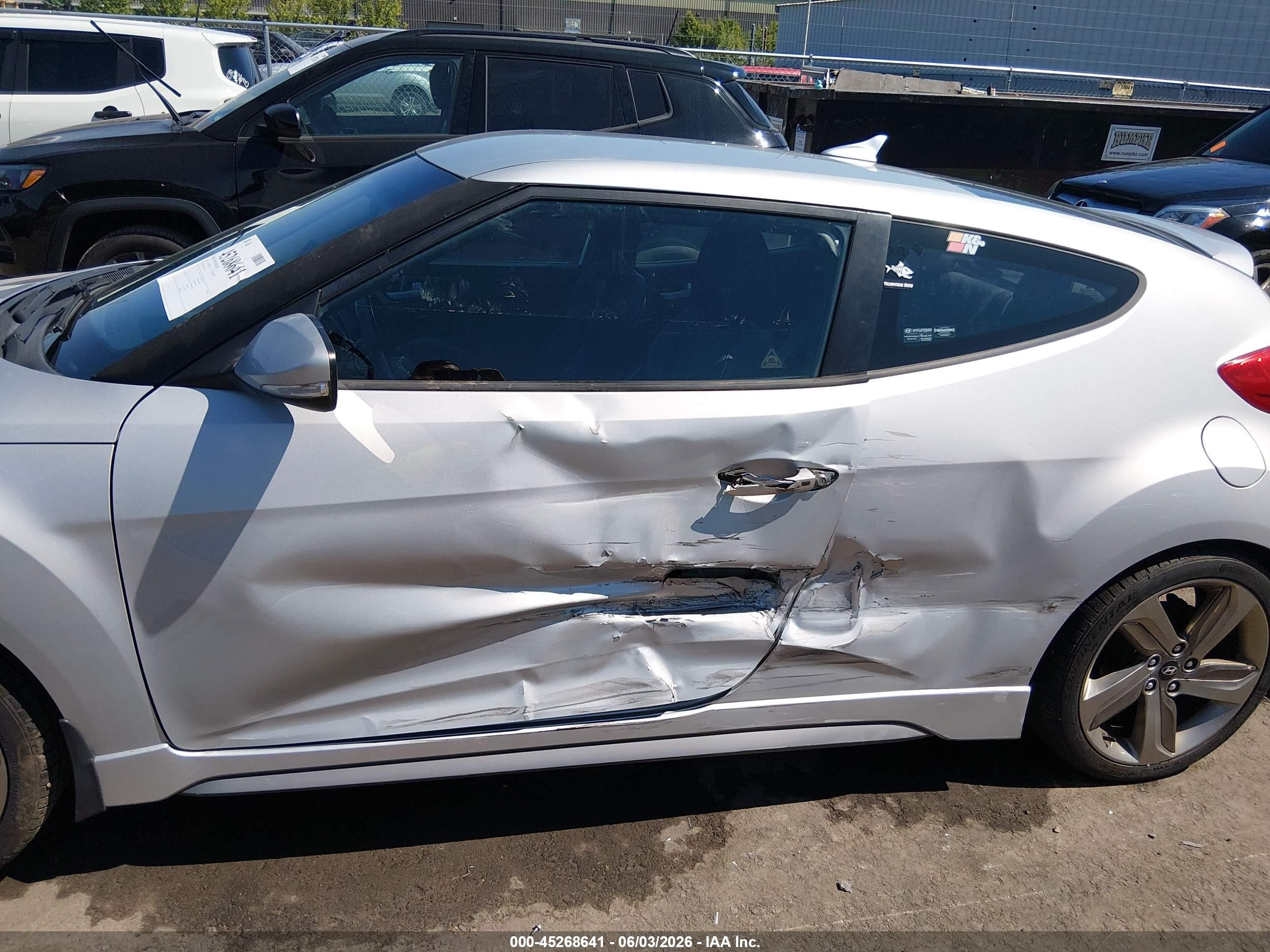 2014 Hyundai Veloster Turbo W/blue White vin: KMHTC6AE9EU195562